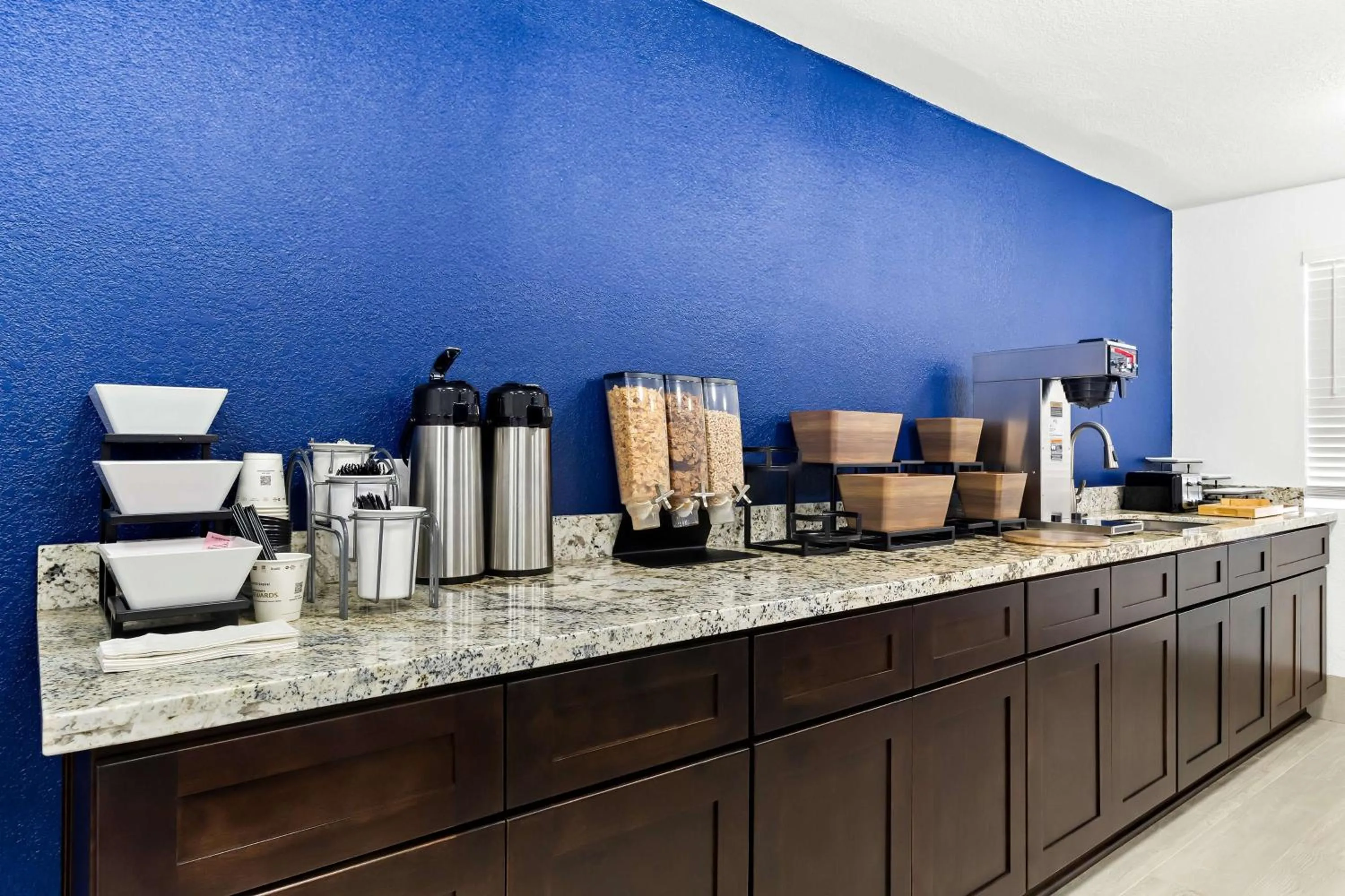 Breakfast in SureStay Hotel by Best Western Groves