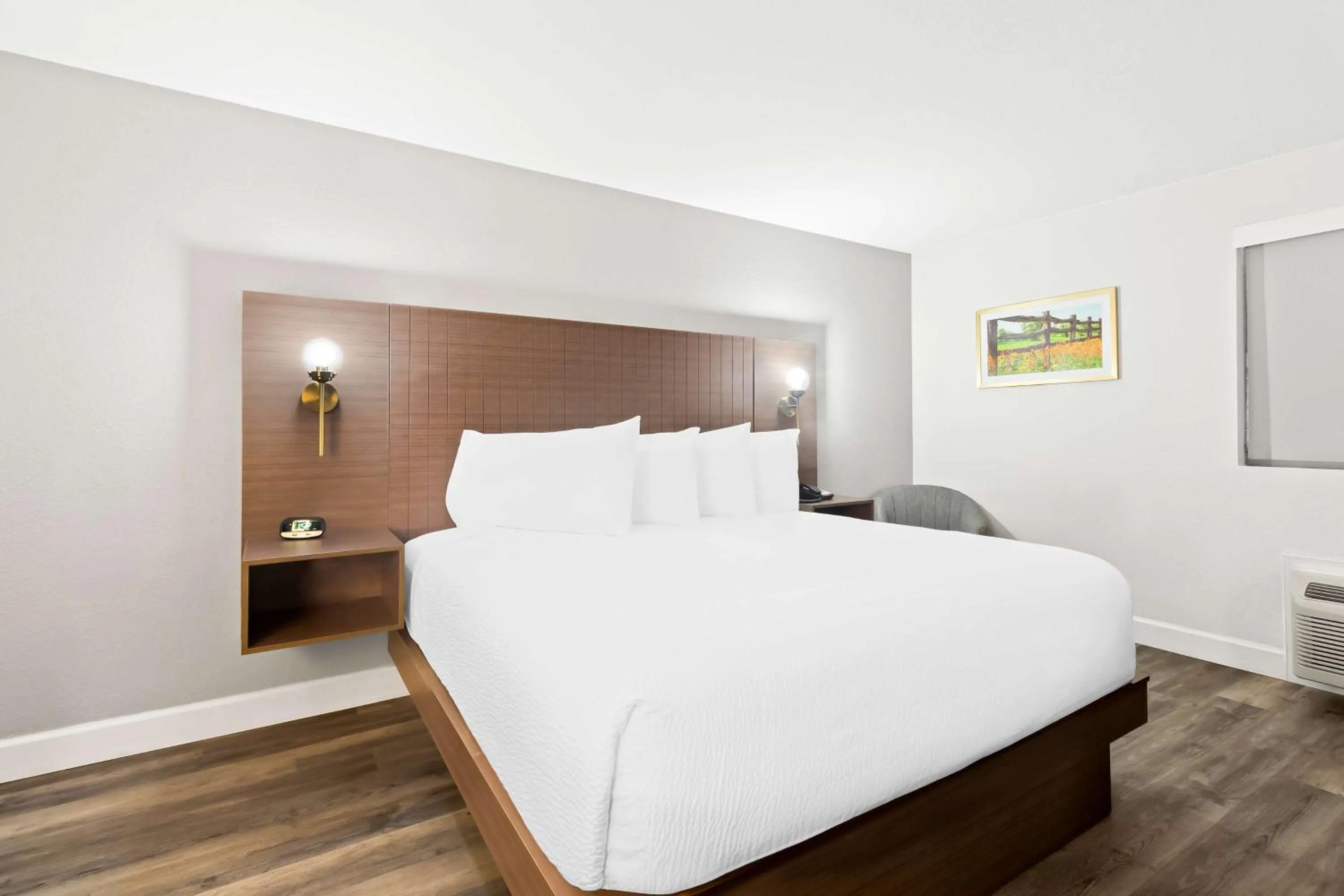 Bedroom, Bed in SureStay Hotel by Best Western Groves