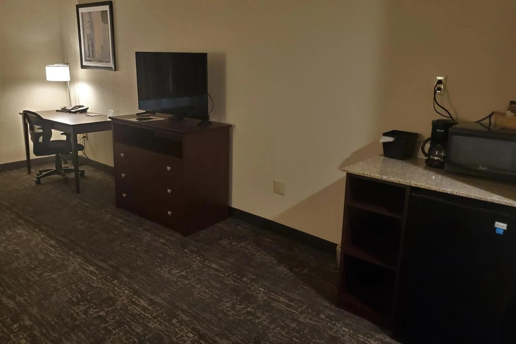 TV and multimedia in Cobblestone Suites - Oshkosh