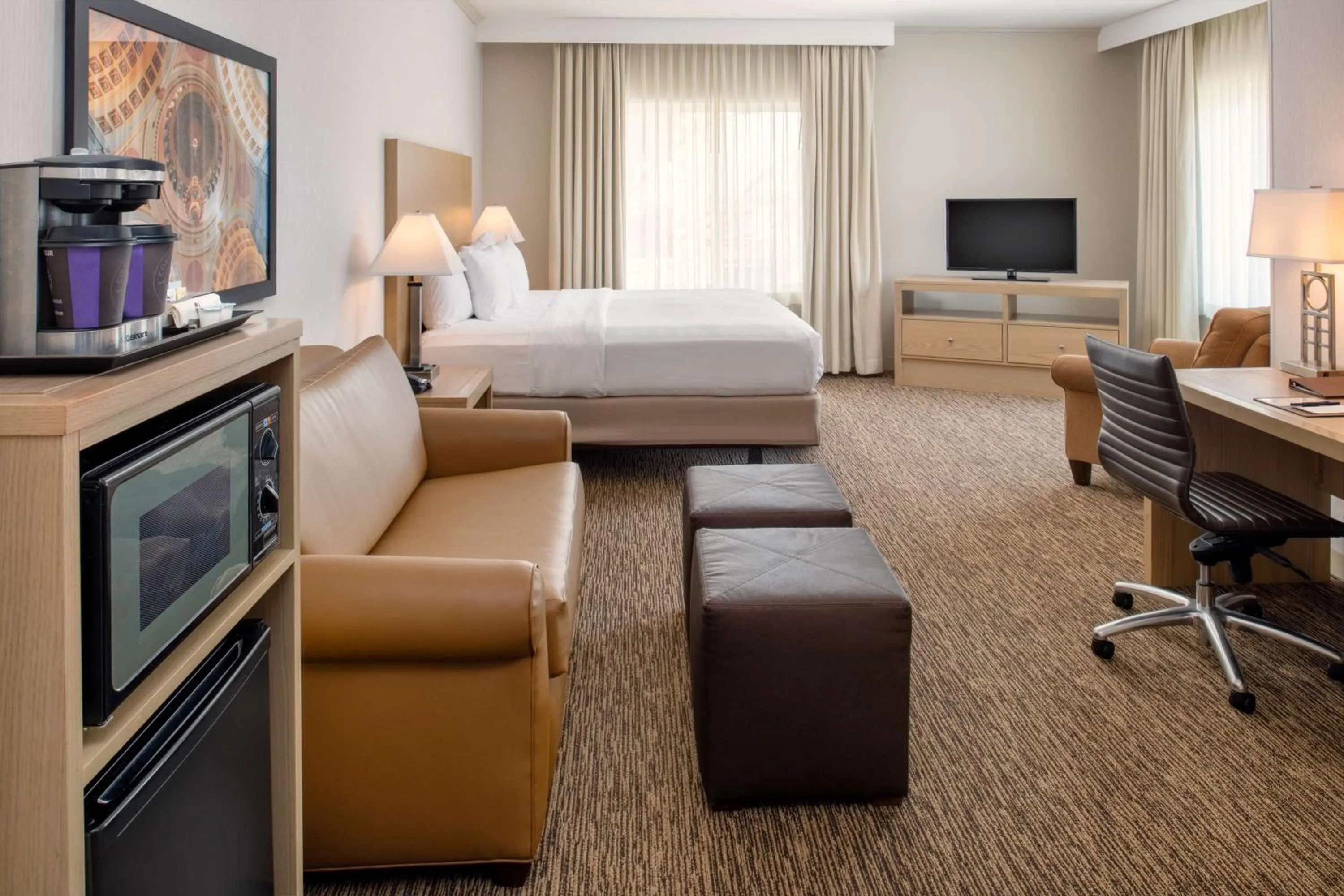 Bedroom, Bed in DoubleTree by Hilton Olympia