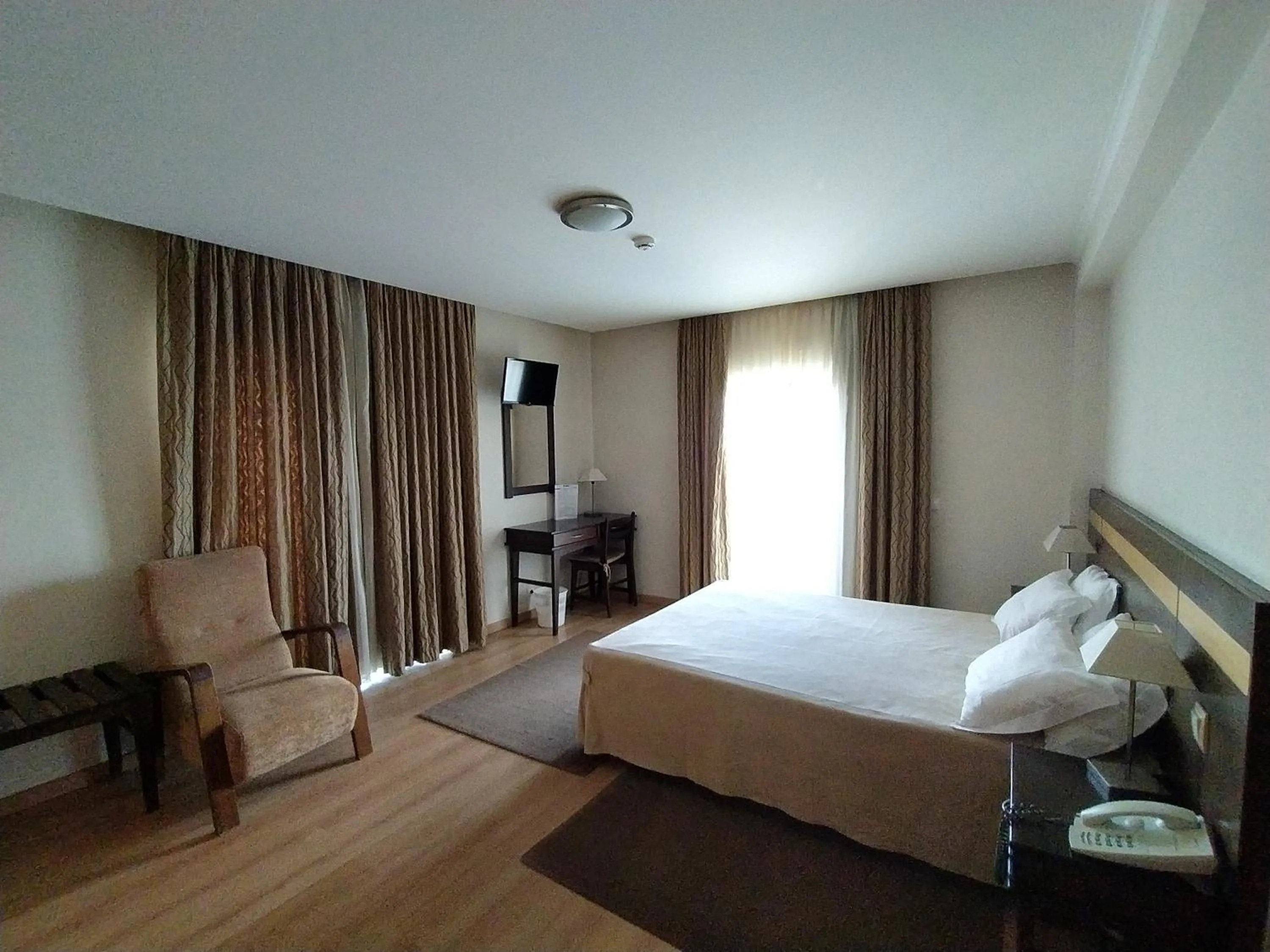 Photo of the whole room in Hotel Santo Condestavel