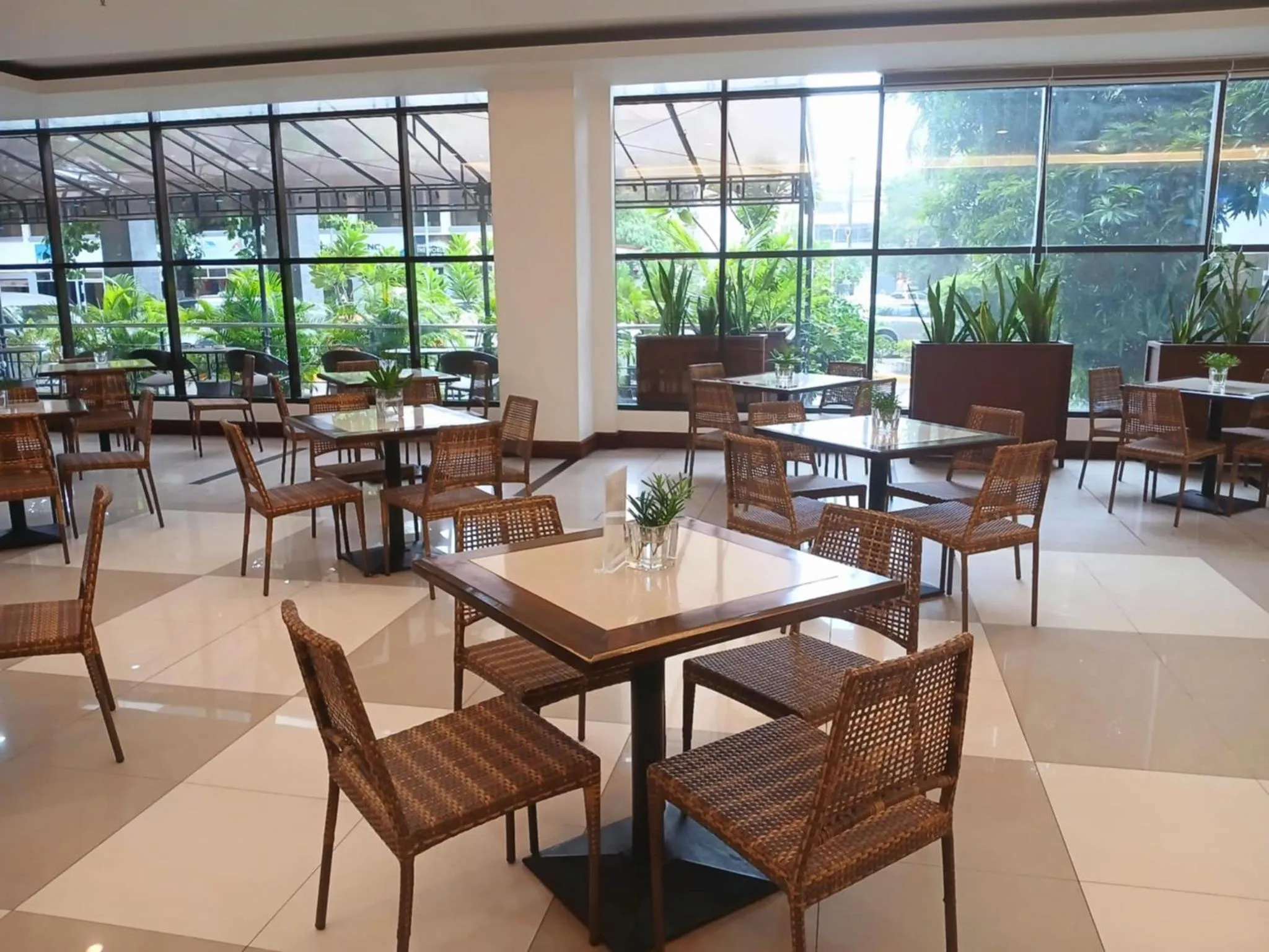 Restaurant/places to eat in Dohera Hotel