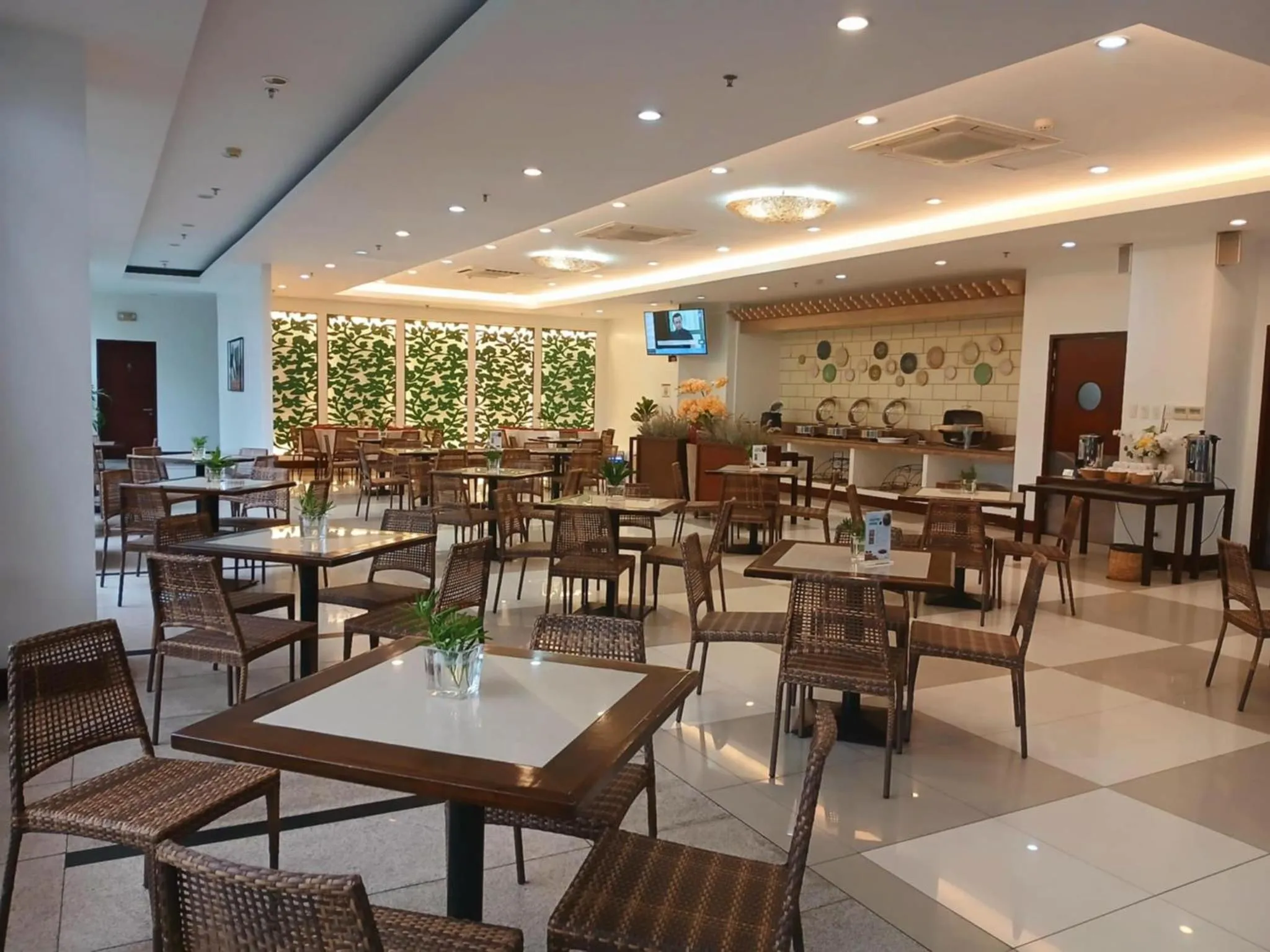 Restaurant/places to eat in Dohera Hotel
