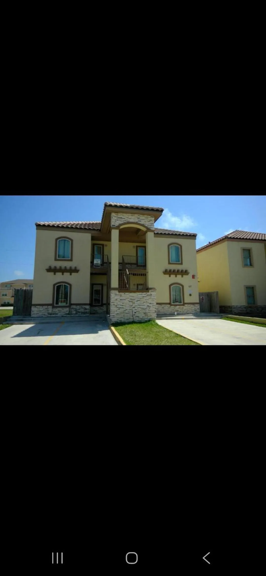 Property building in 107 Pike on Oceanside