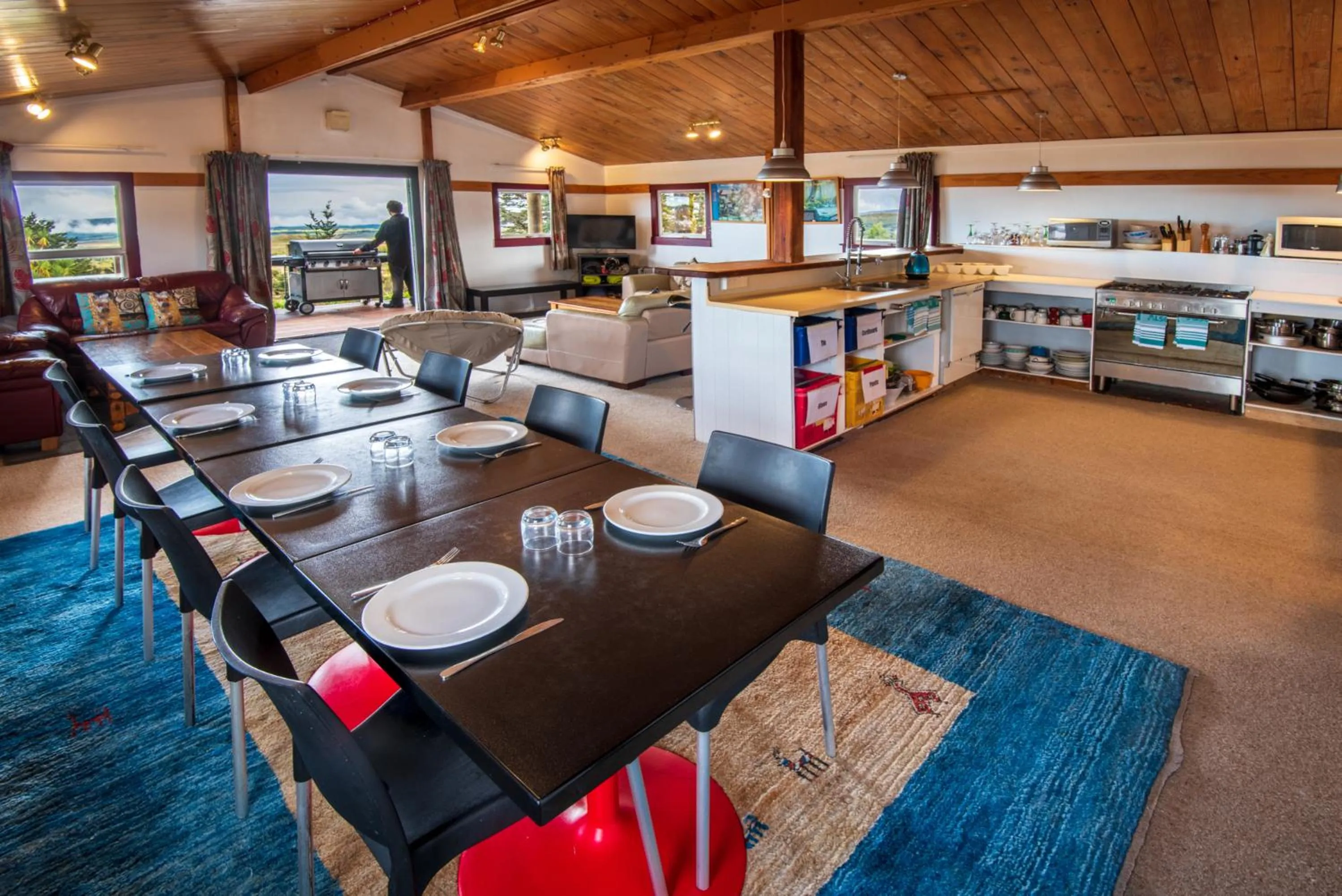 Communal lounge/ TV room in Skotel Alpine Resort