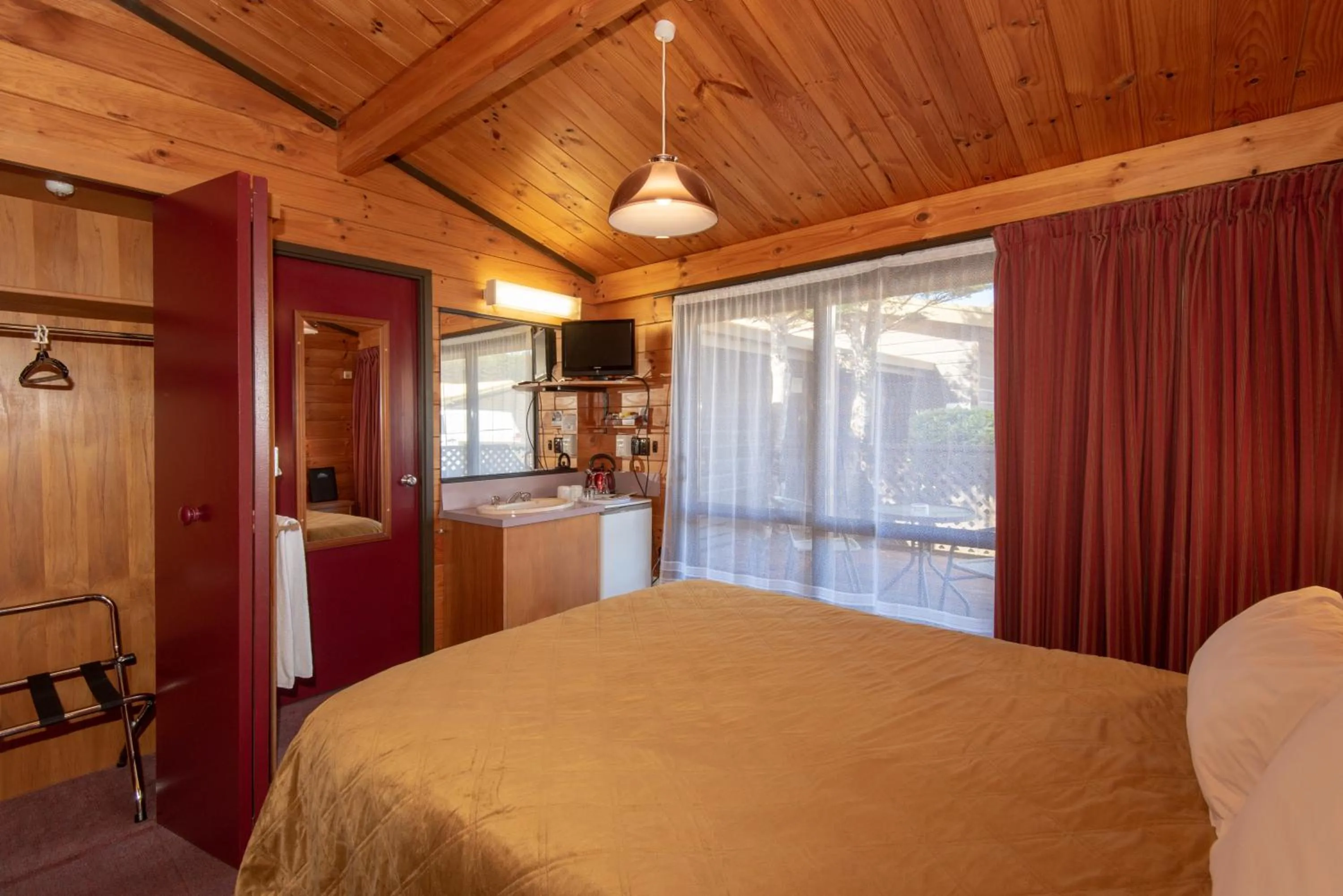 Bed in Skotel Alpine Resort
