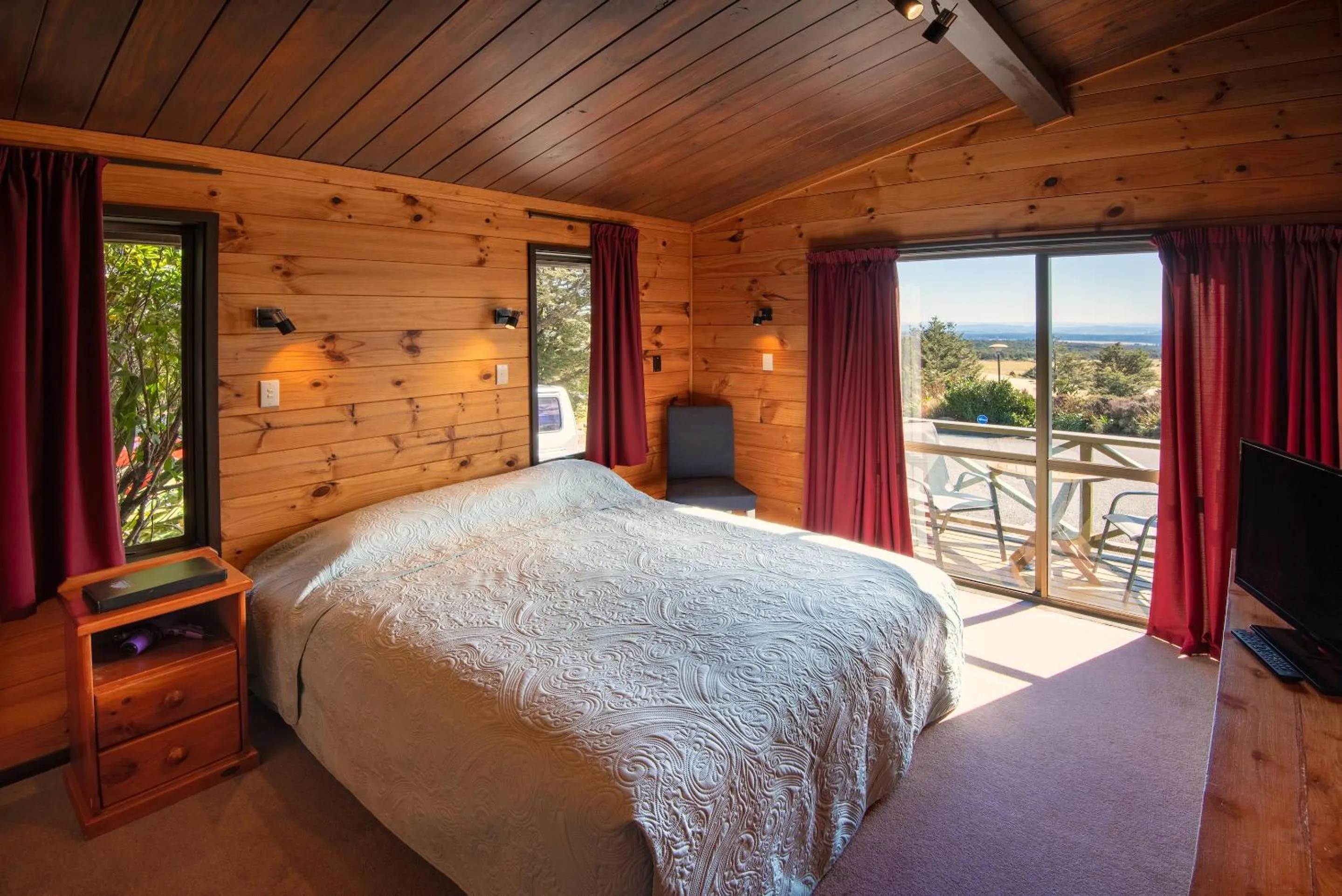Bed in Skotel Alpine Resort
