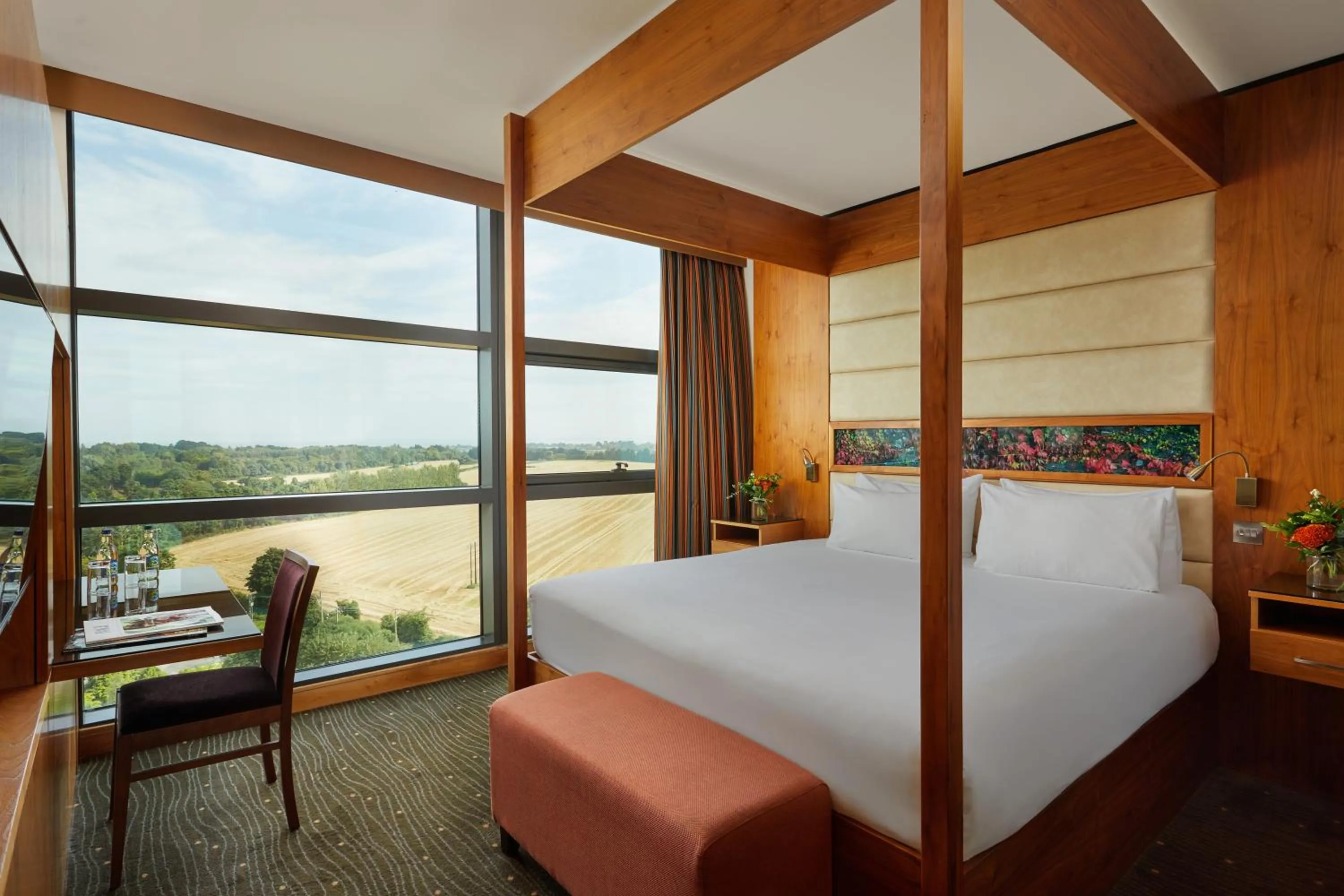 Bedroom, Bed in The Gateway Hotel