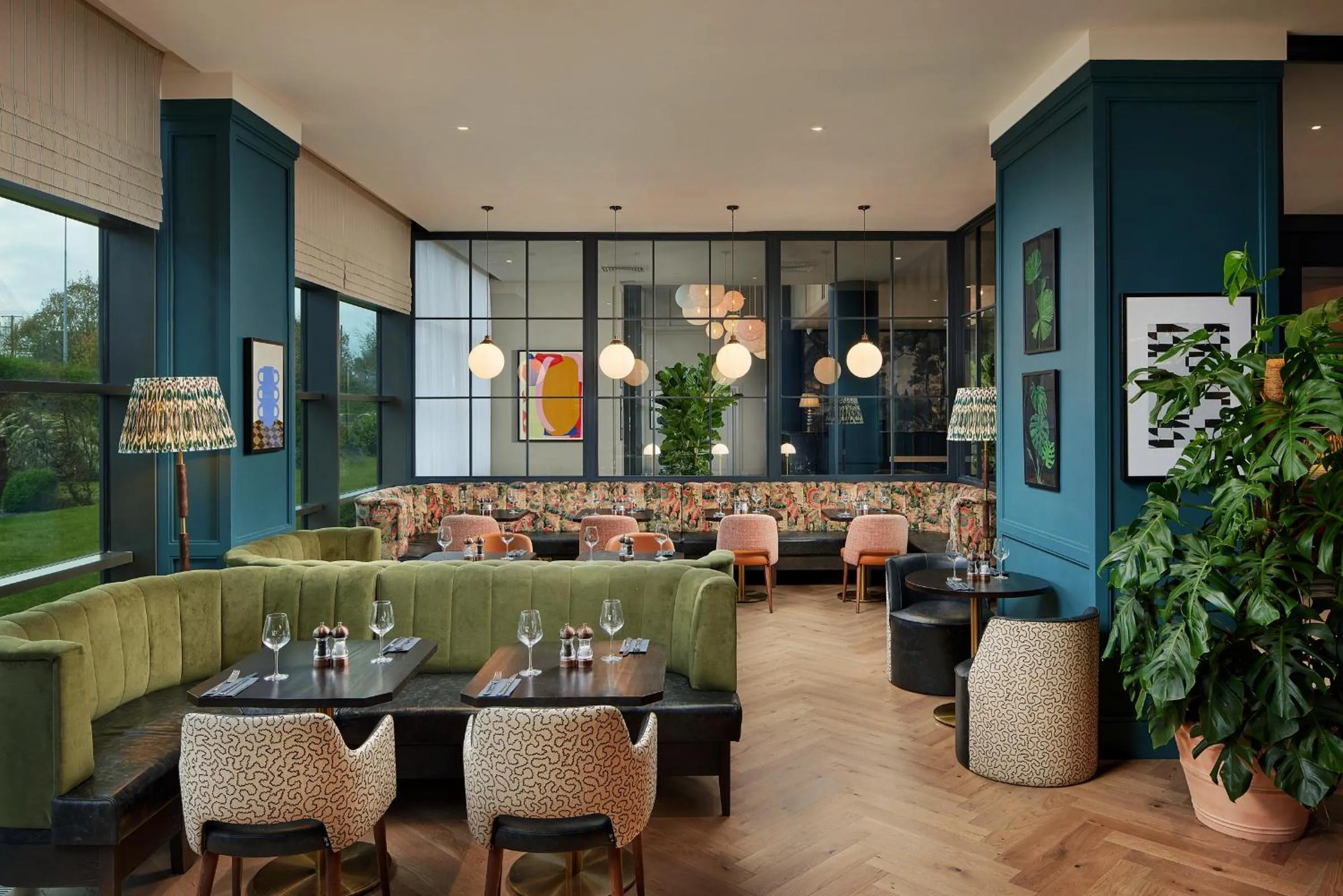 Restaurant/places to eat in The Gateway Hotel