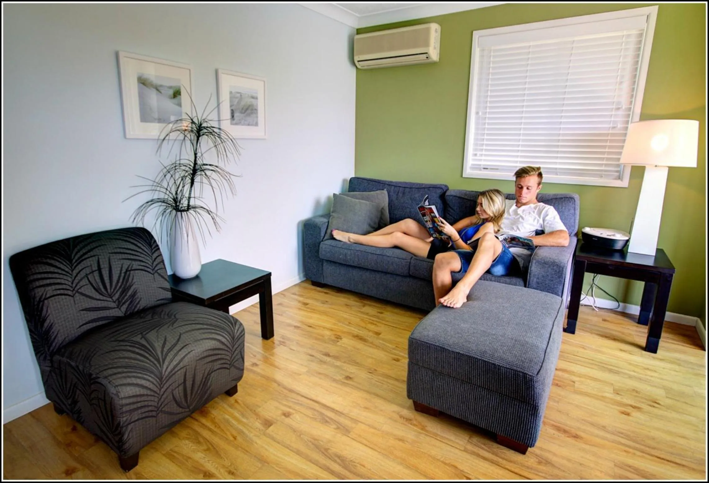 Lounge or bar, Seating Area in Seacove Resort