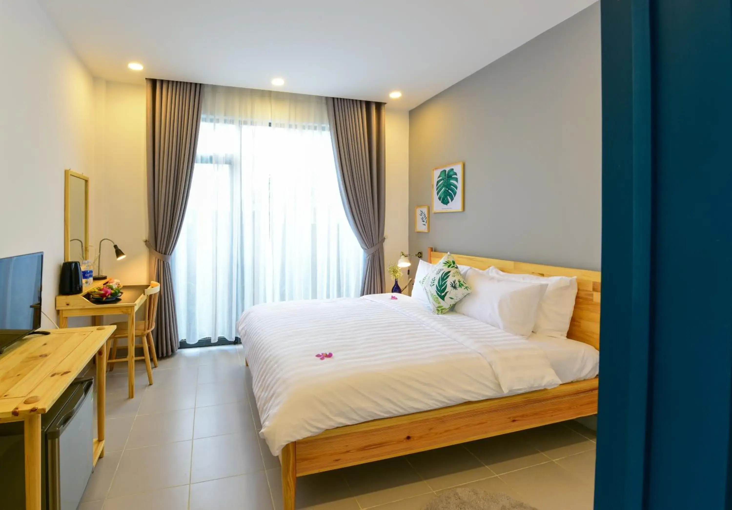 Deluxe Double Room with Garden View in La Paix Hue Deluxe Double Room with Garden View in La Paix Hue