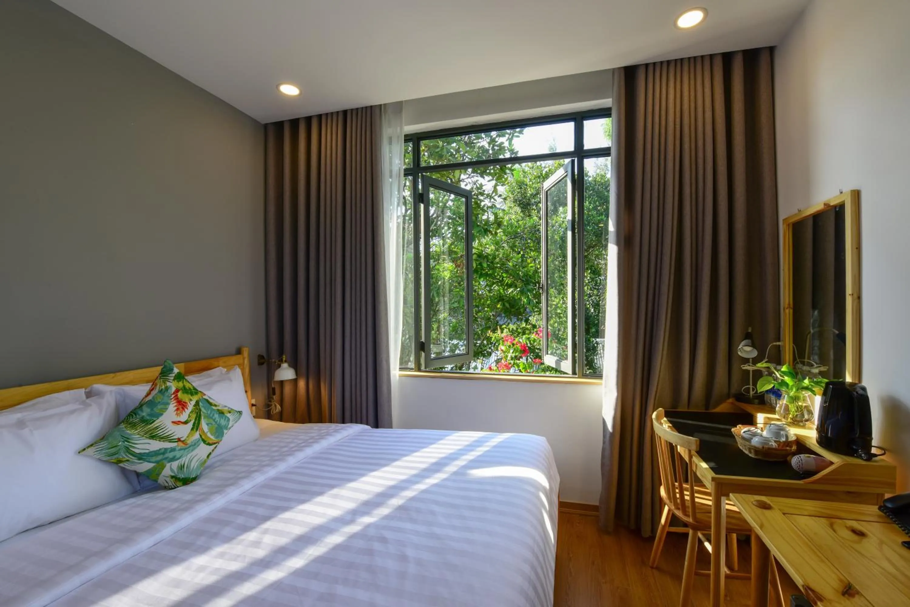 Bedroom, Bed in La Paix Hue