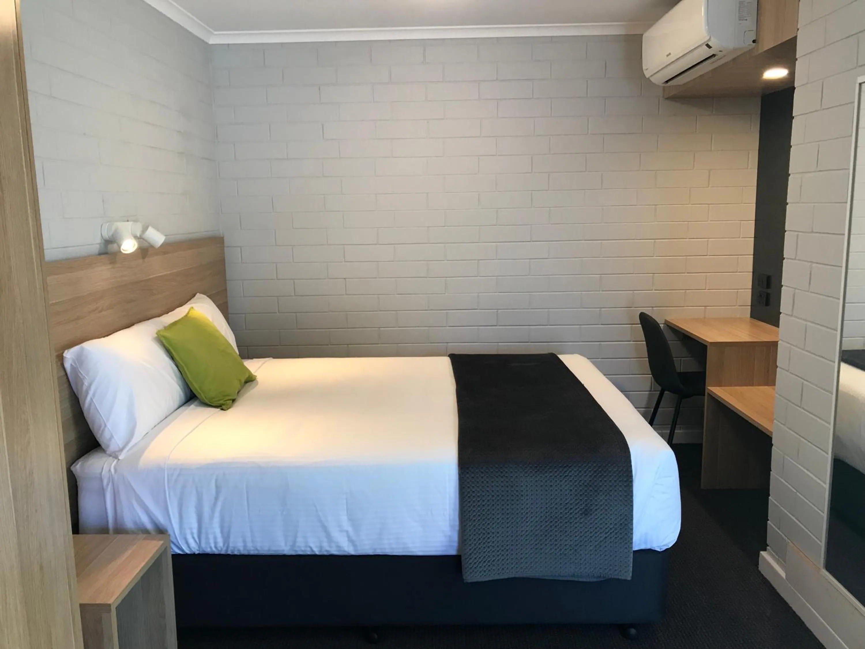 Bed in Frewville Motor Inn