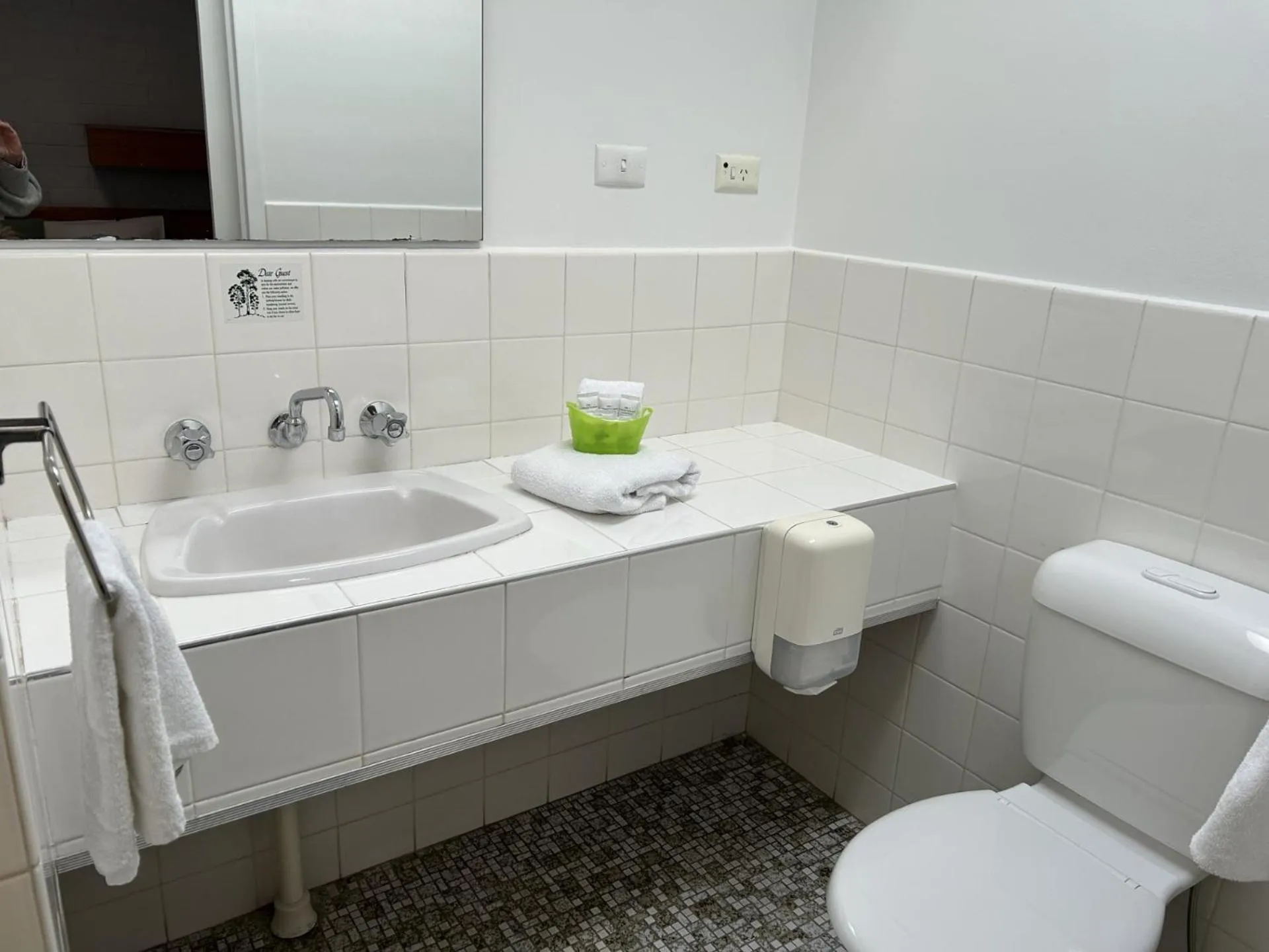 Bathroom in Frewville Motor Inn