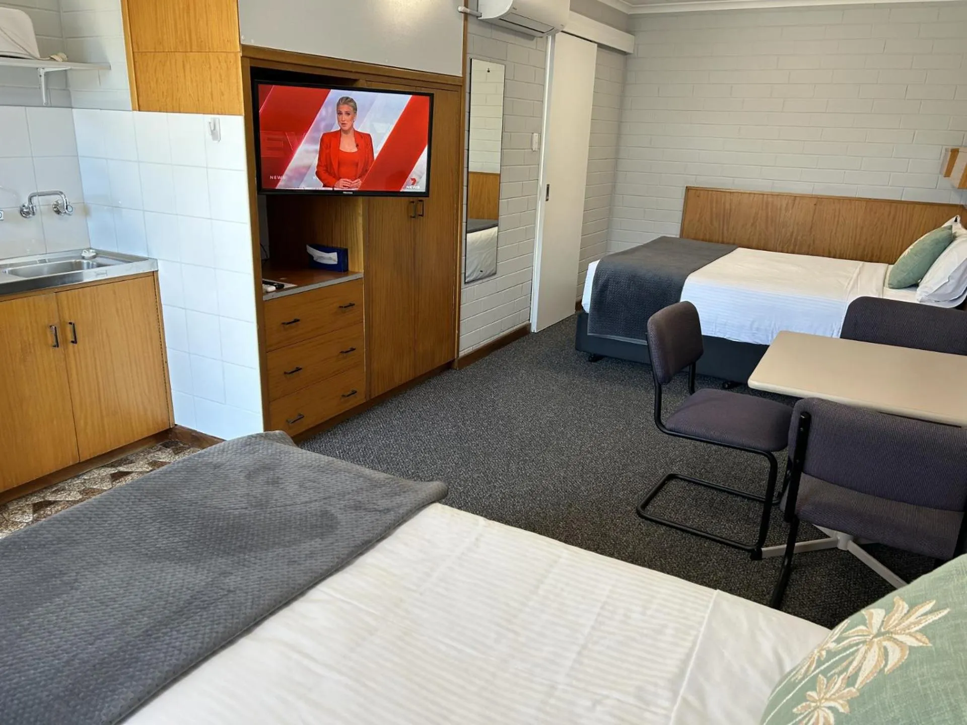 Photo of the whole room, Bed in Frewville Motor Inn