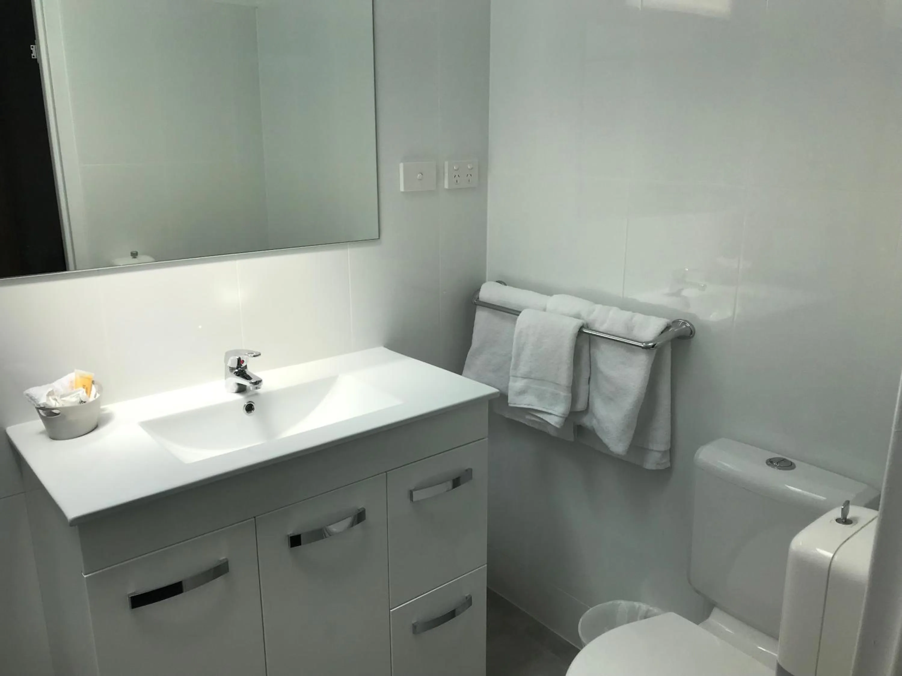 Bathroom in Frewville Motor Inn