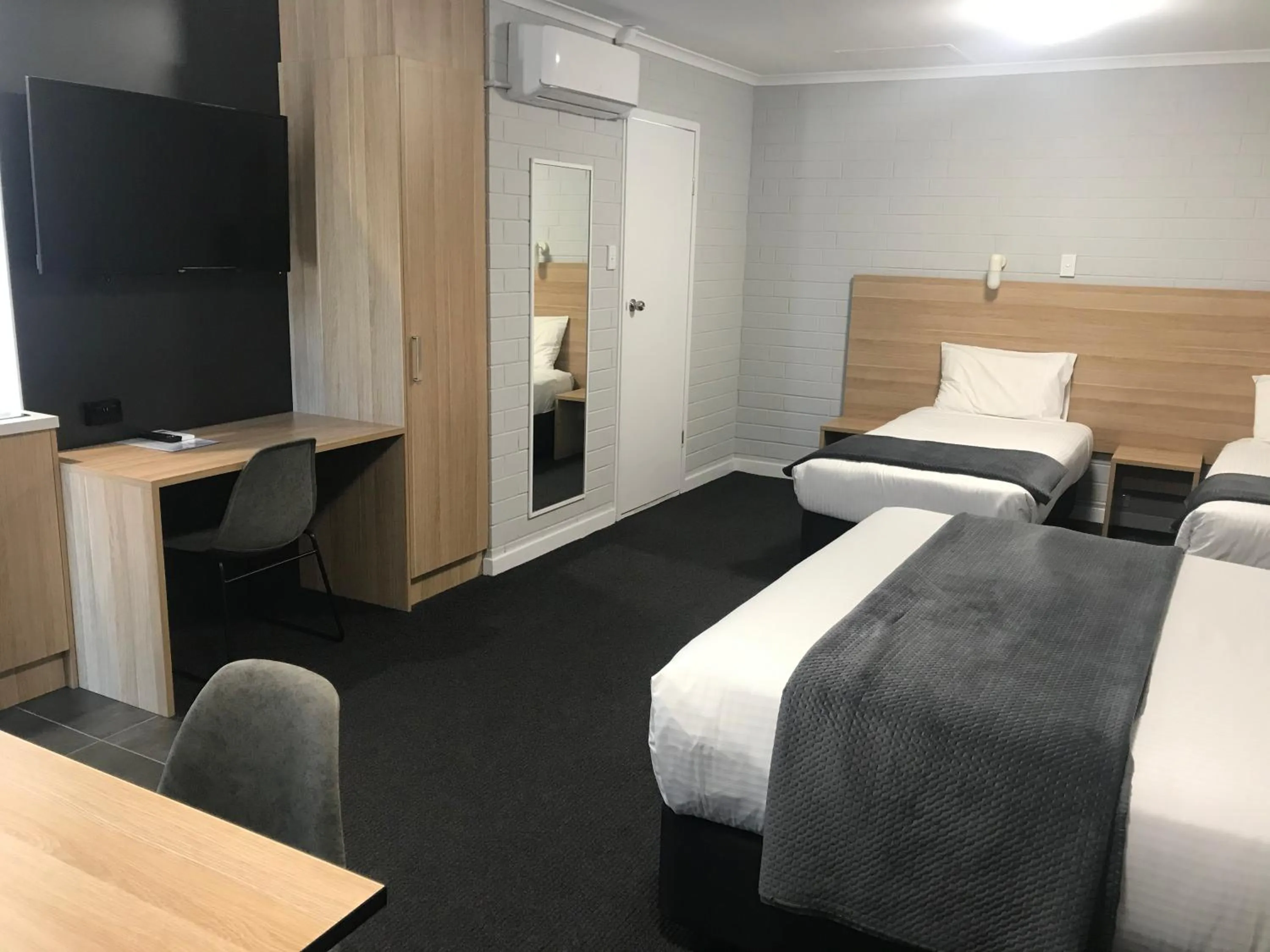 TV and multimedia, Bed in Frewville Motor Inn