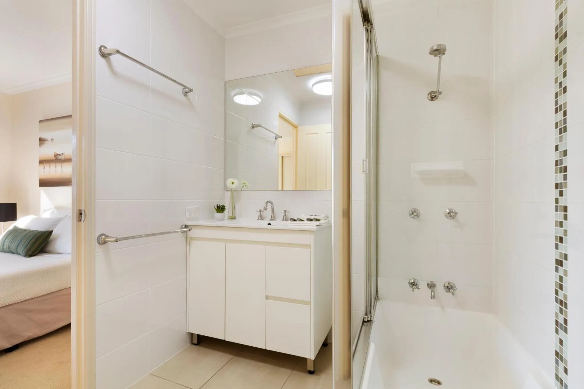 Bed in Terrapin Apartments