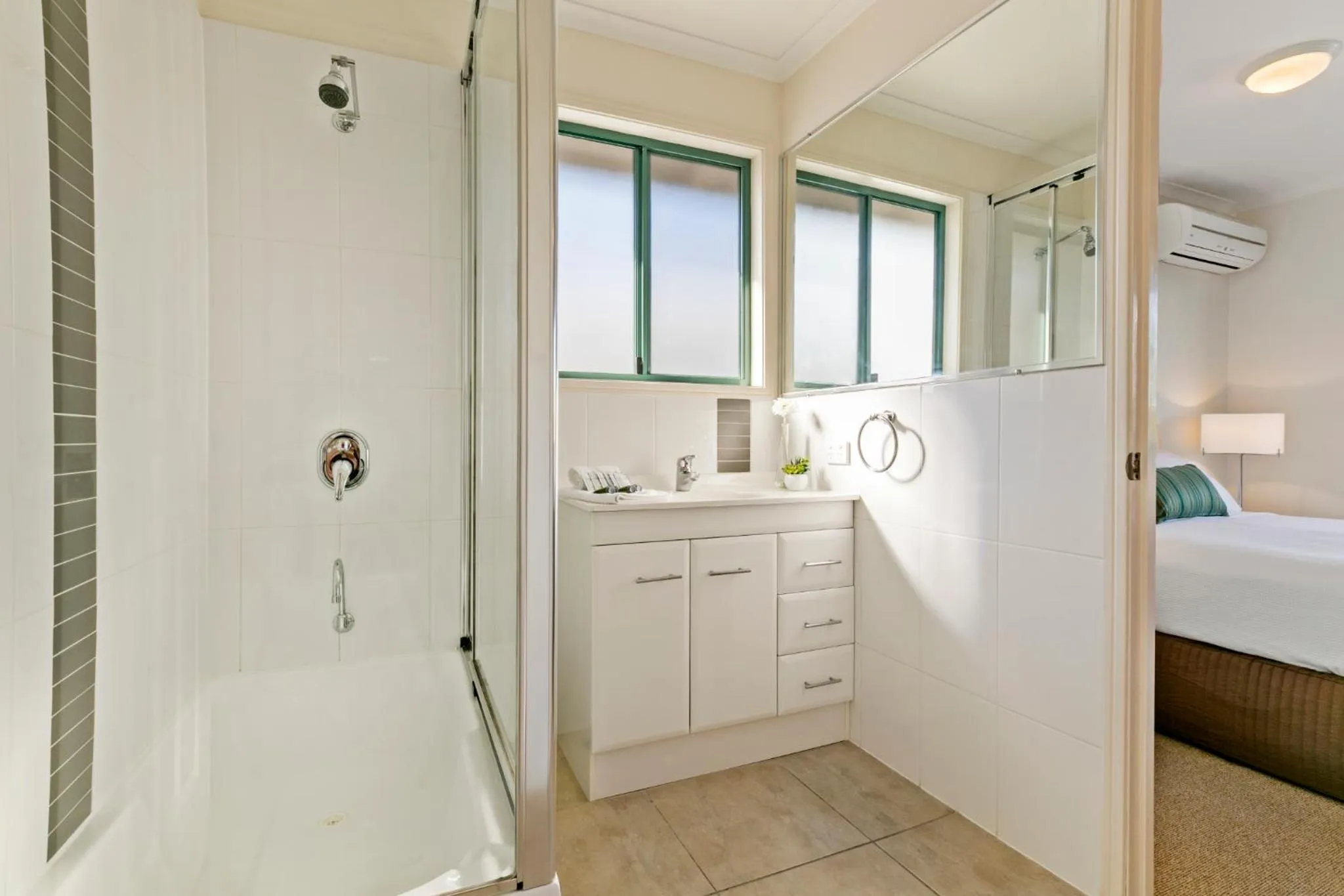 Bed in Terrapin Apartments