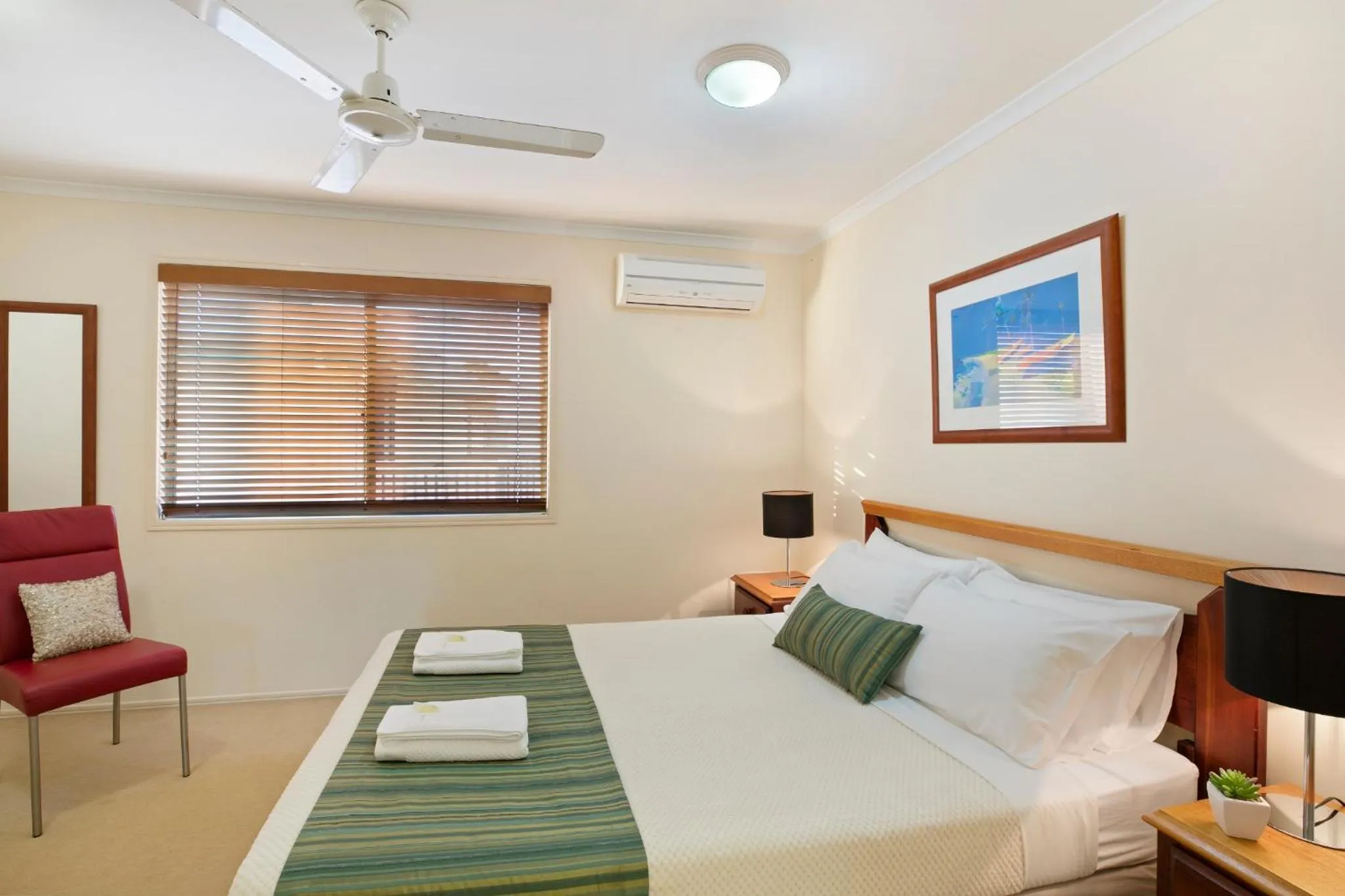 Bed in Terrapin Apartments