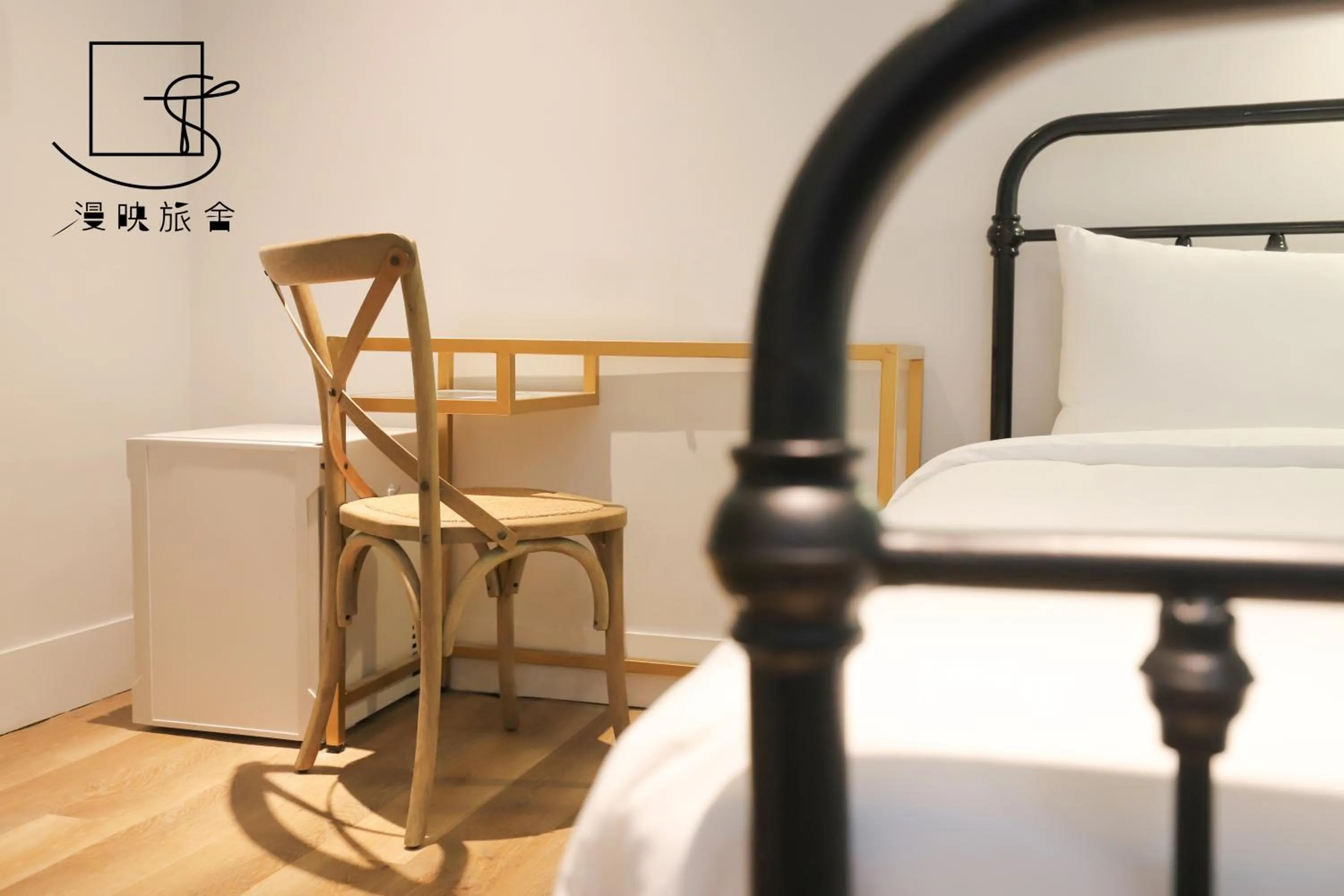 bunk bed, Bed in Slow Town Hotel-Reel