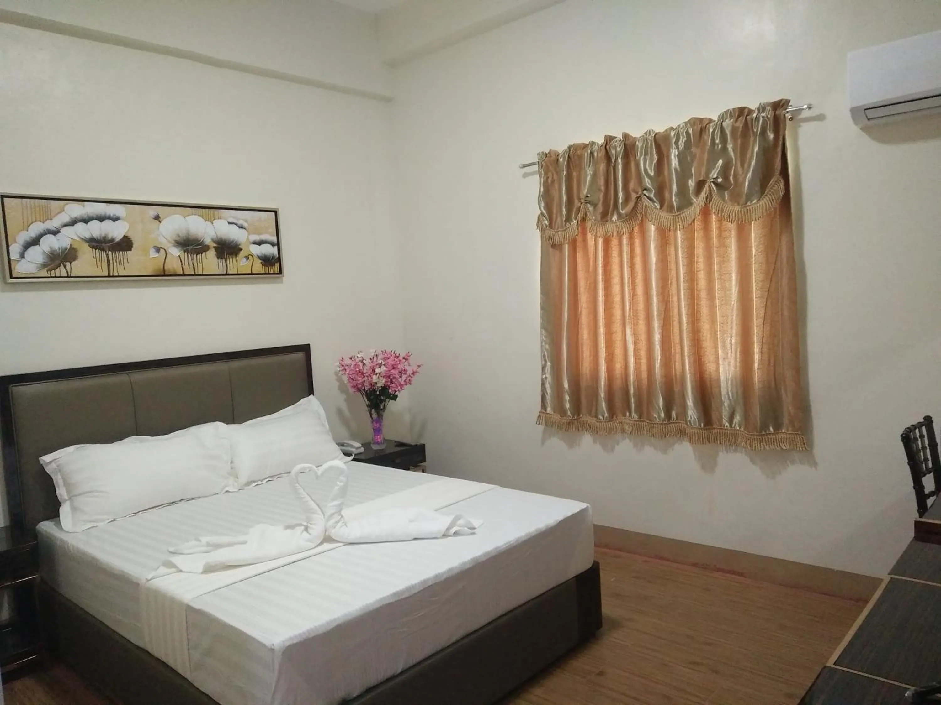 Bed in Meaco Royal Hotel - Batangas City