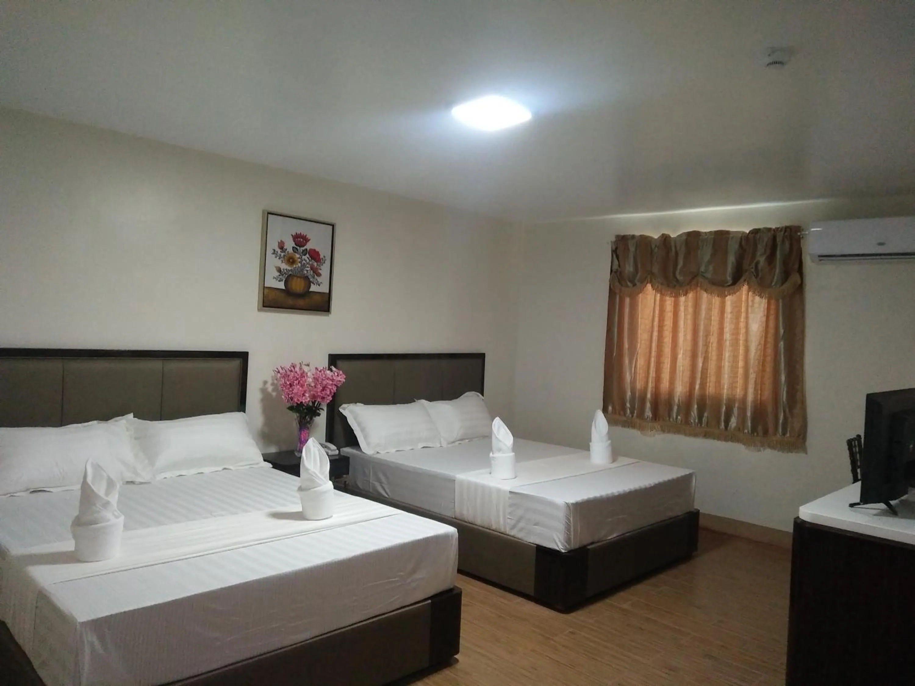 Bed in Meaco Royal Hotel - Batangas City