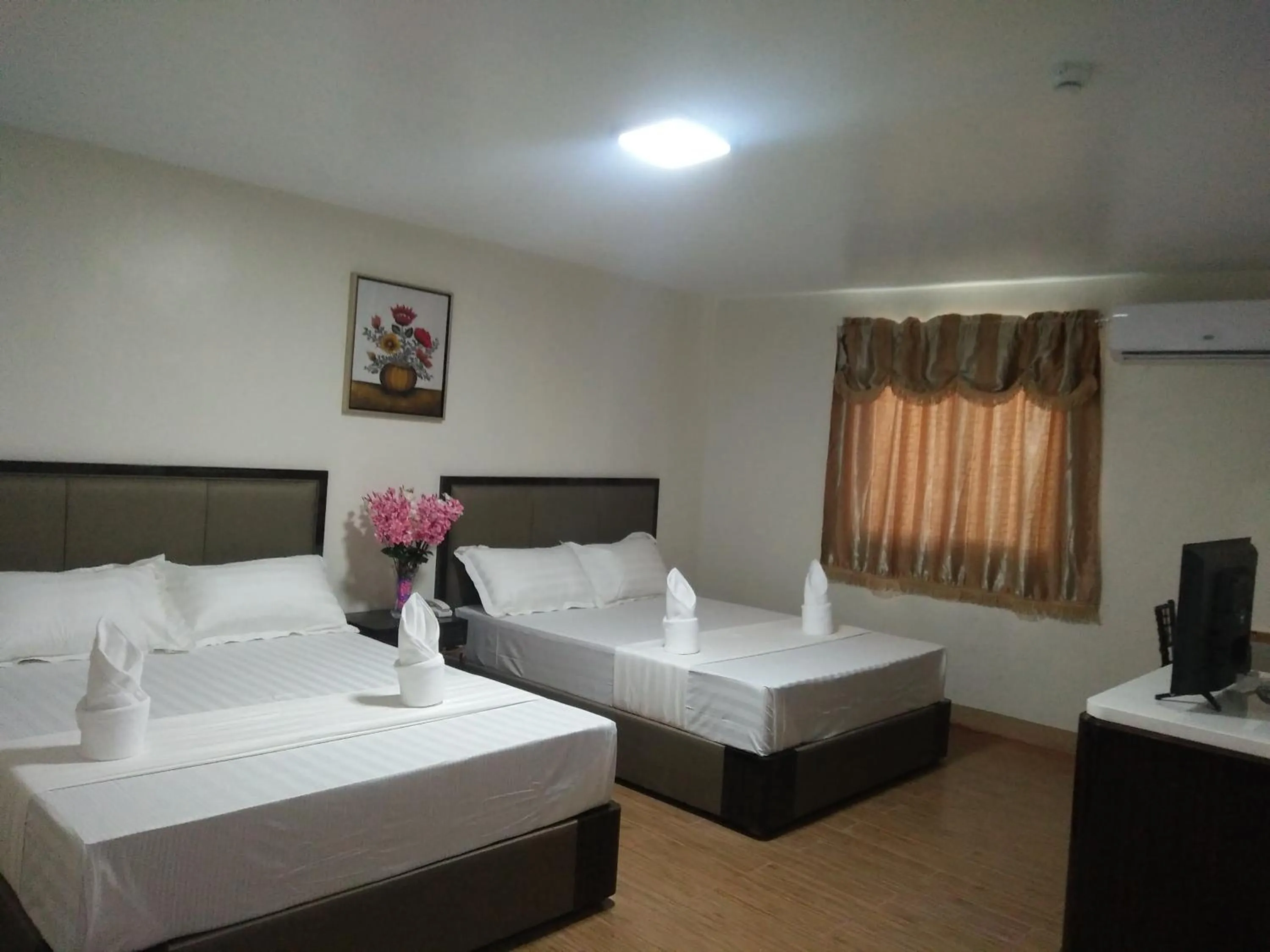 Bed in Meaco Royal Hotel - Batangas City