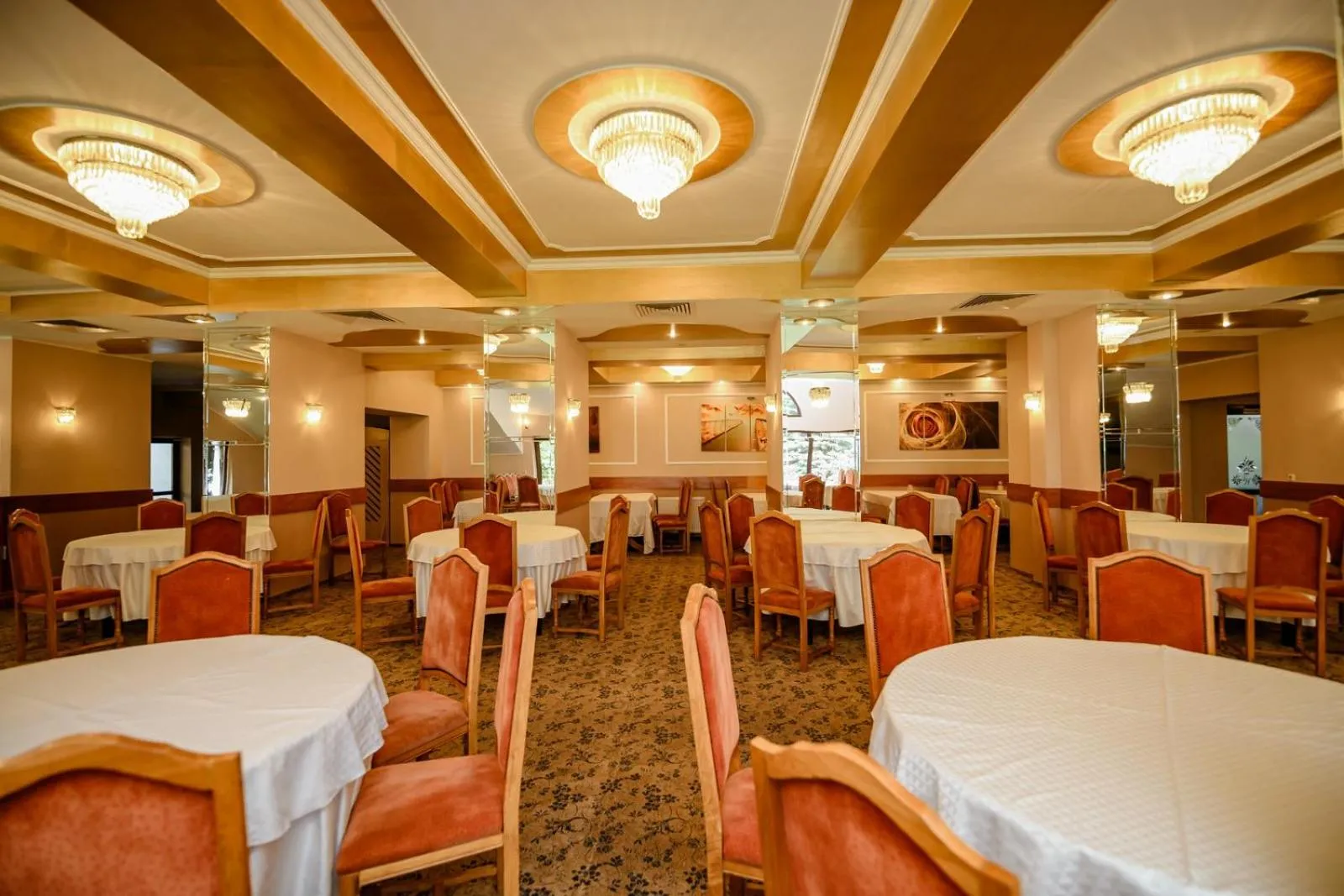 Restaurant/places to eat in Hotel Fantanita Haiducului