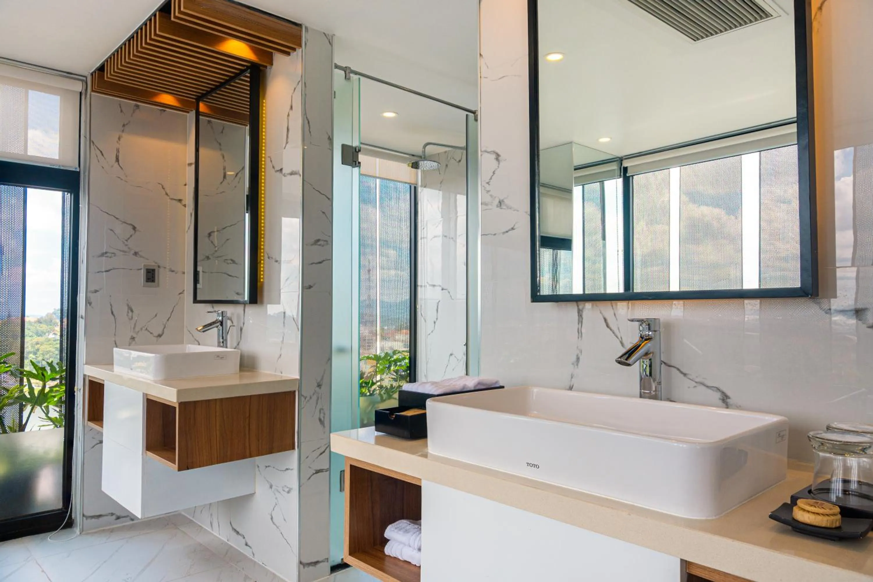 Shower in Colline Dalat