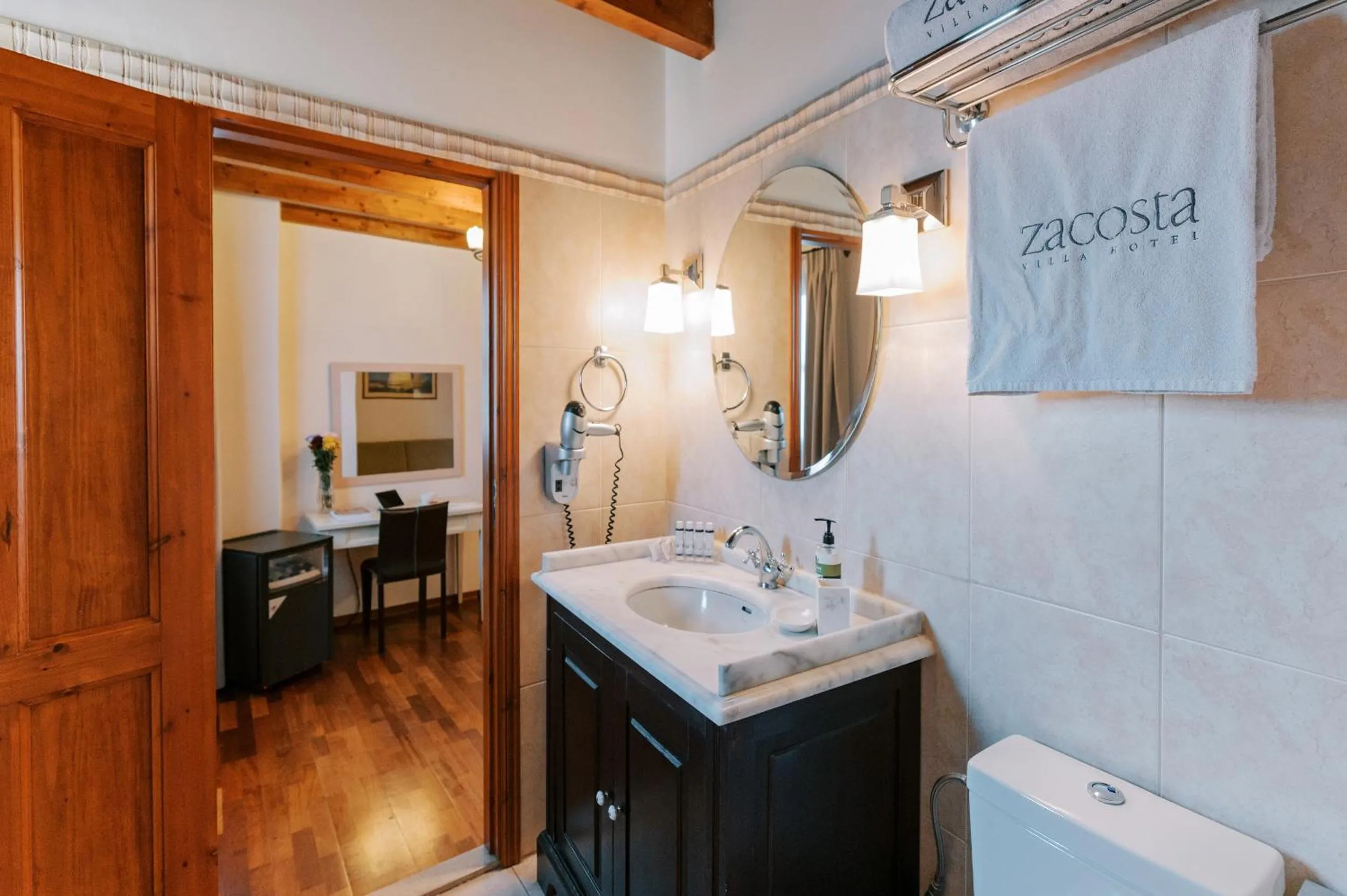 Bathroom in Zacosta Villa Hotel