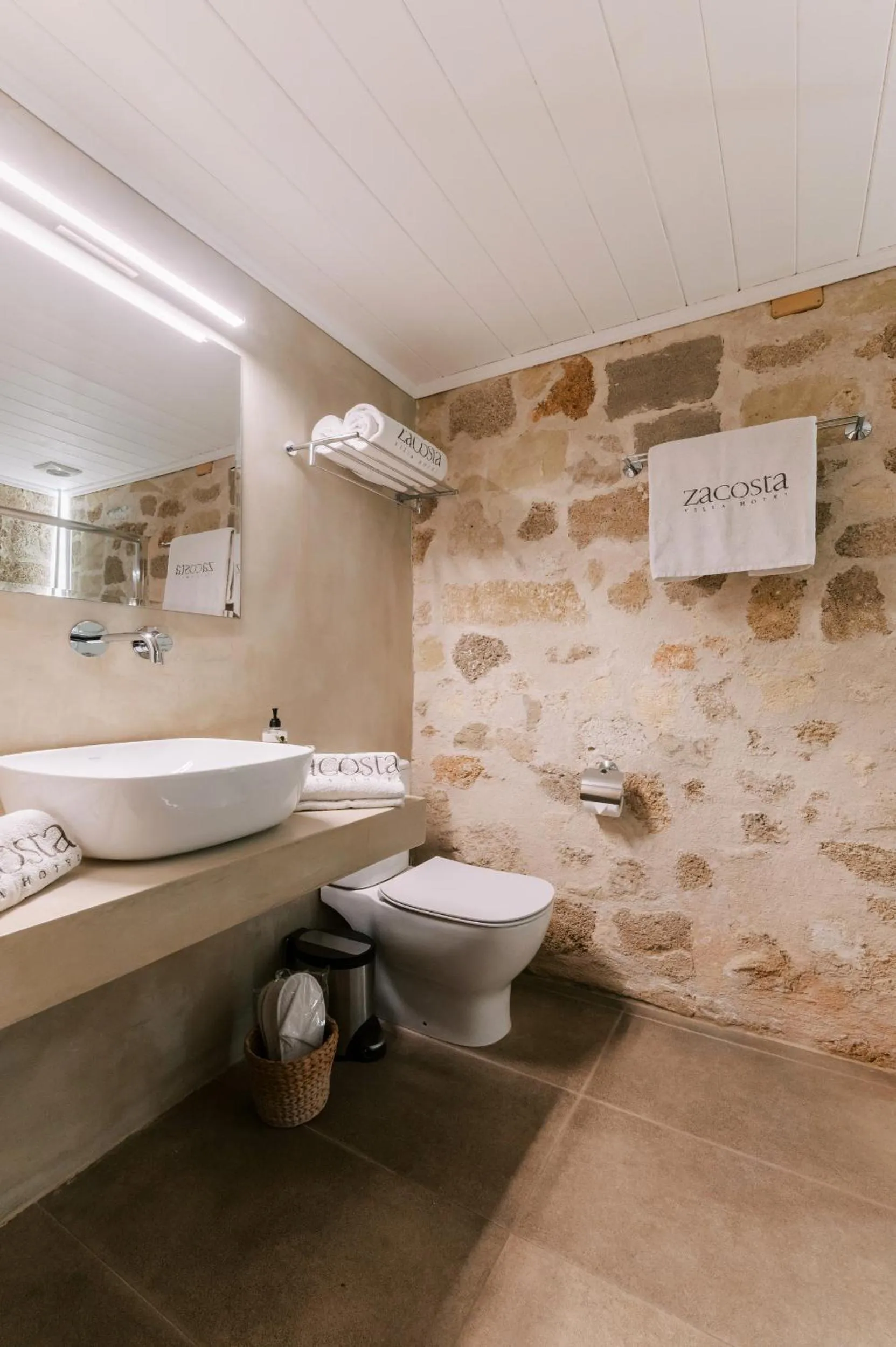 Toilet in Zacosta Villa Hotel