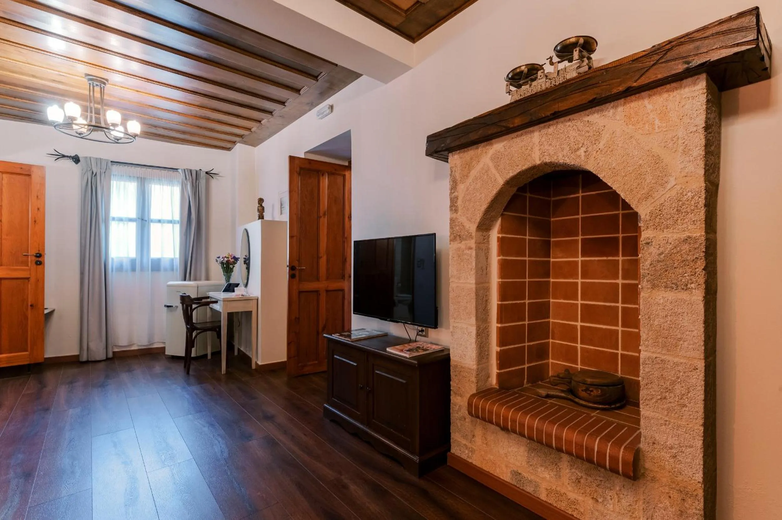 TV and multimedia in Zacosta Villa Hotel