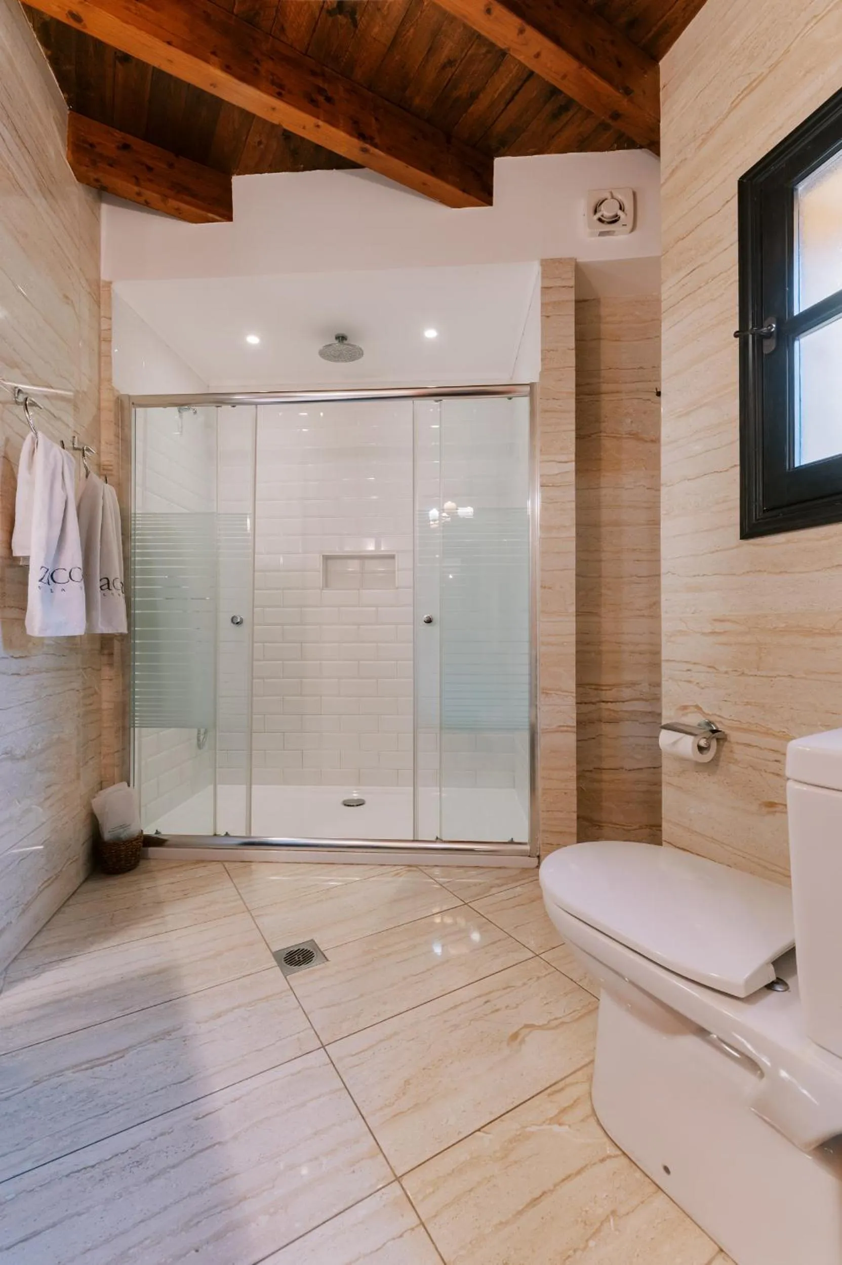 Shower in Zacosta Villa Hotel