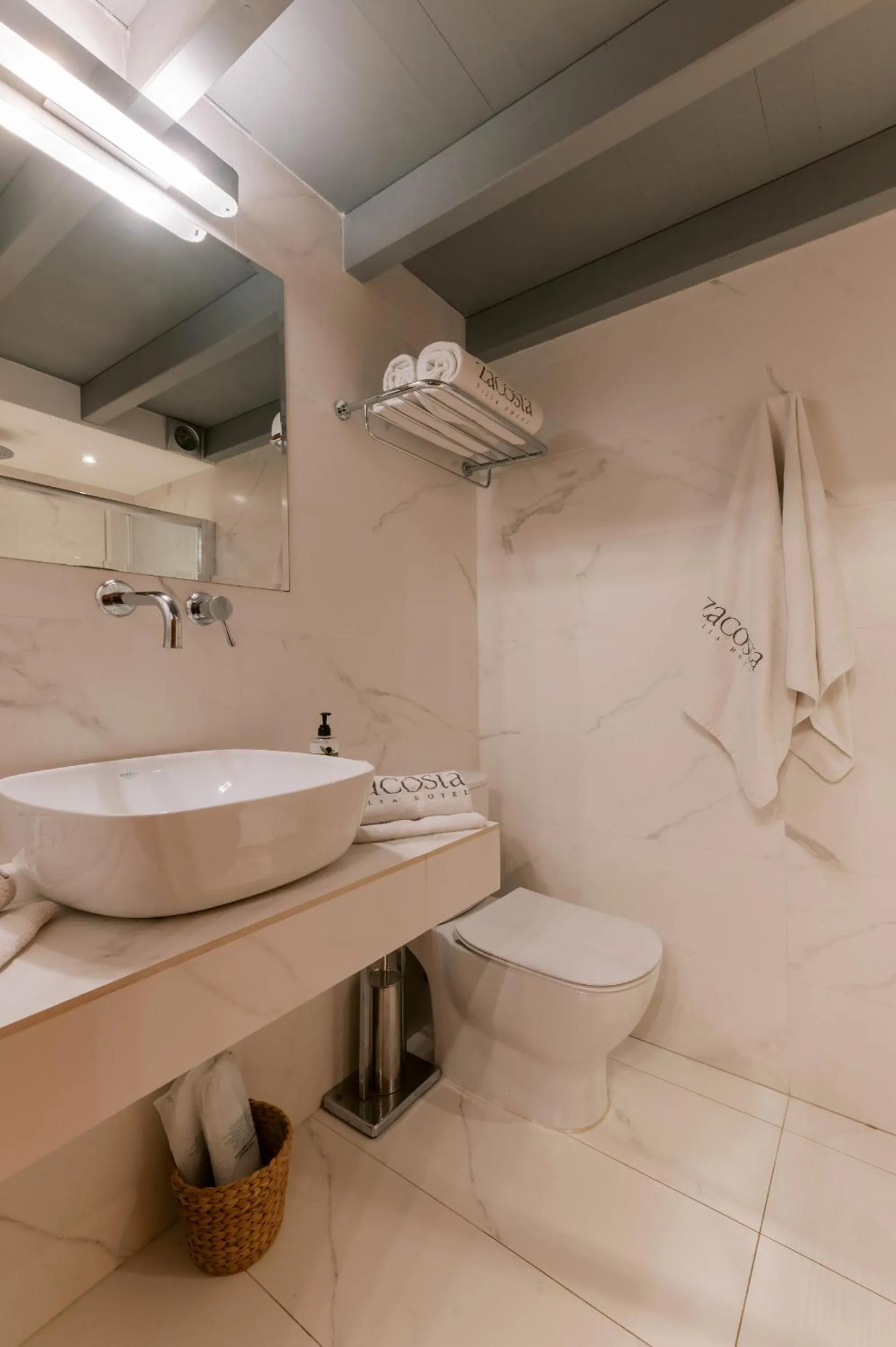 Toilet in Zacosta Villa Hotel