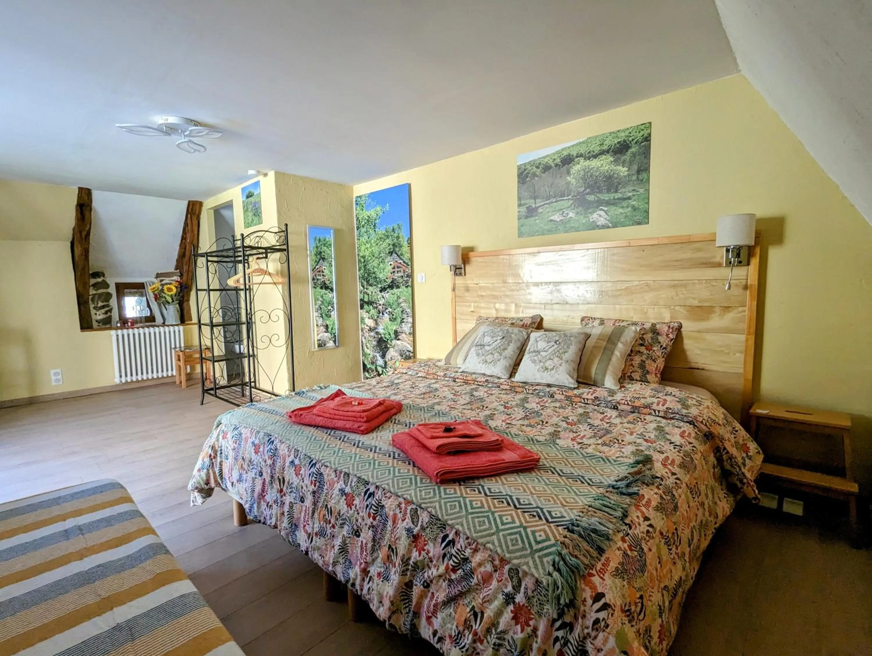 Property building, Bed in Chambres d'hôtes Le Lepadou-Bas