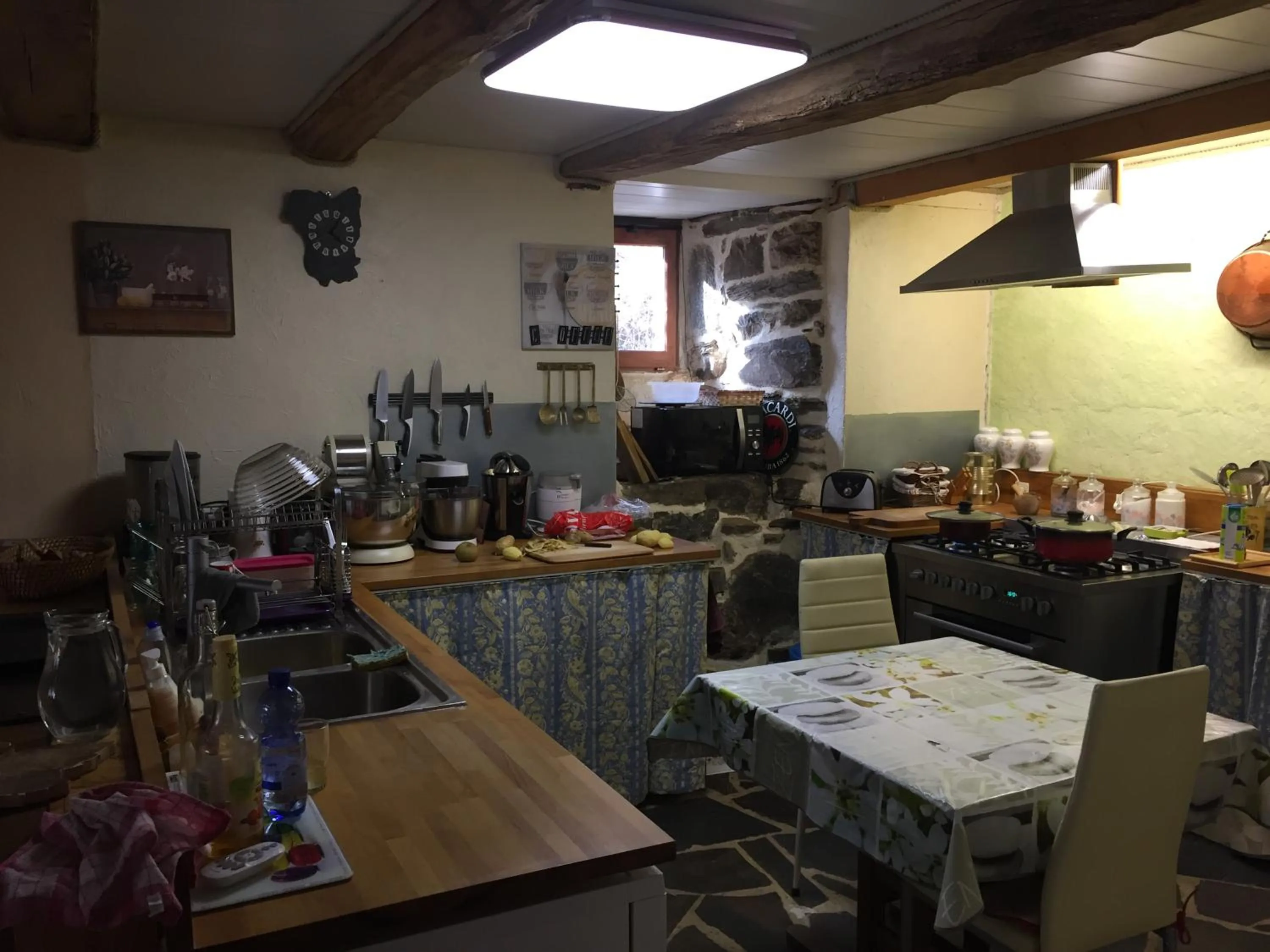 Kitchen or kitchenette in Chambres d'hôtes Le Lepadou-Bas