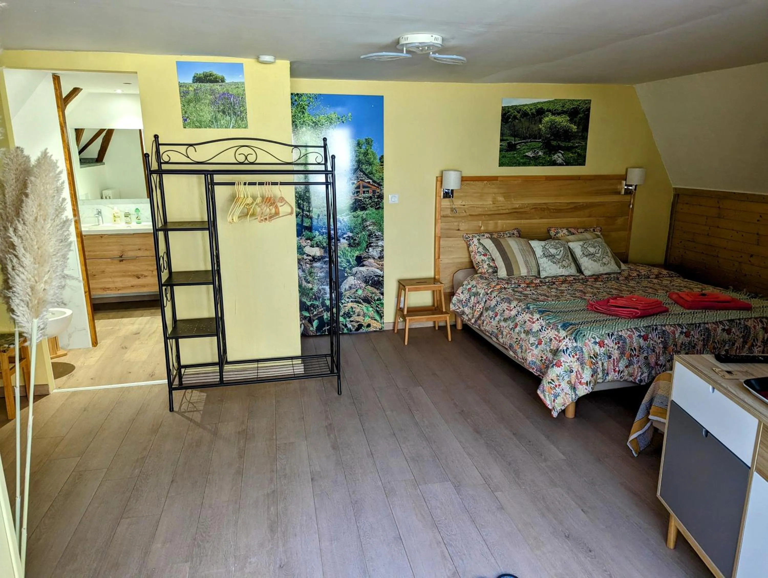 Bedroom, Bed in Chambres d'hôtes Le Lepadou-Bas