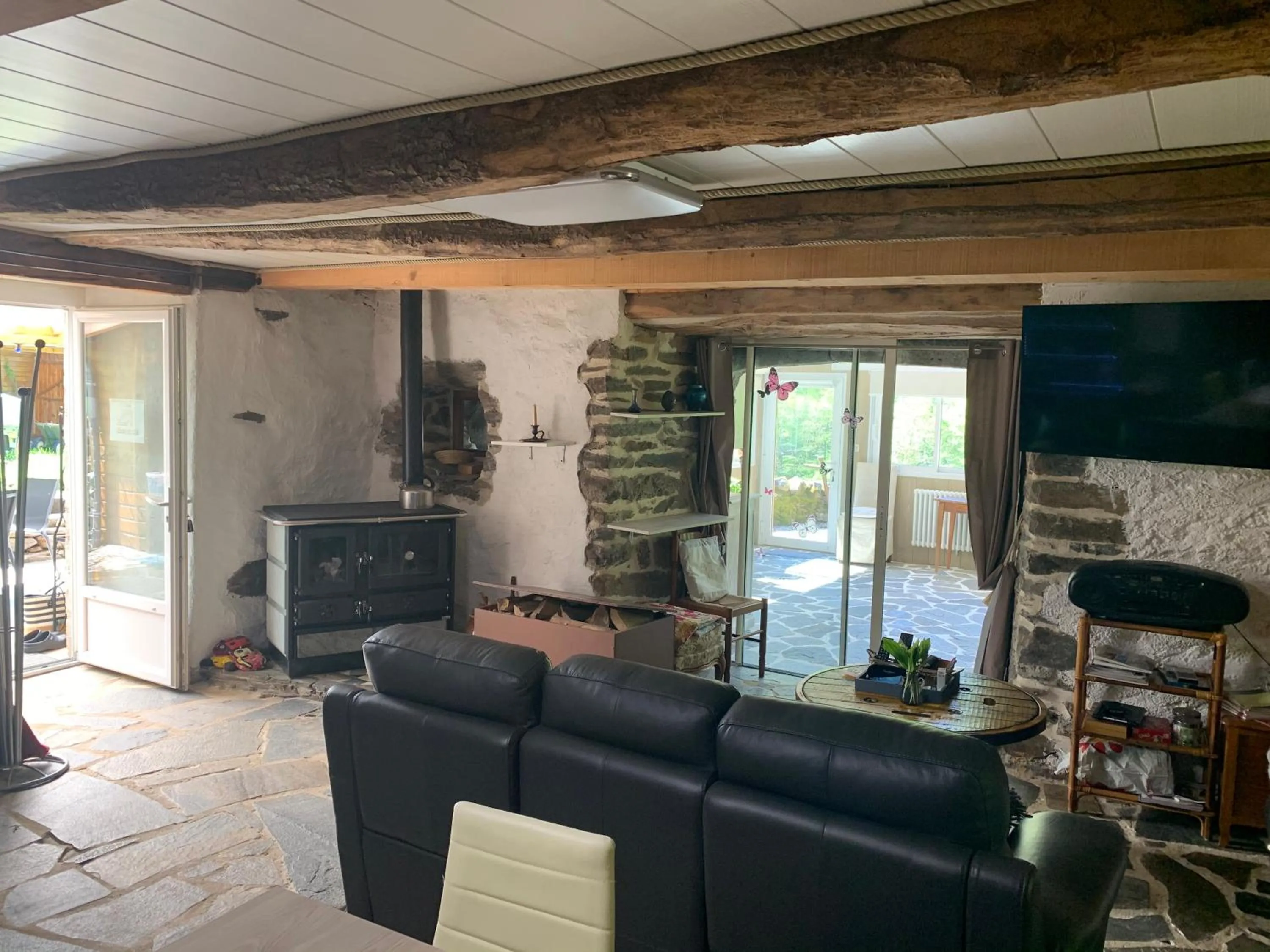 Communal lounge/ TV room in Chambres d'hôtes Le Lepadou-Bas