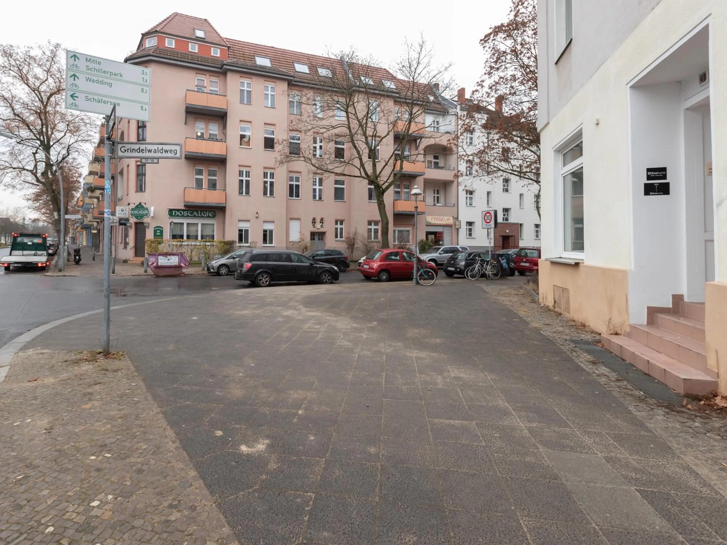 Neighbourhood in Apartments Berlin Aroser Allee