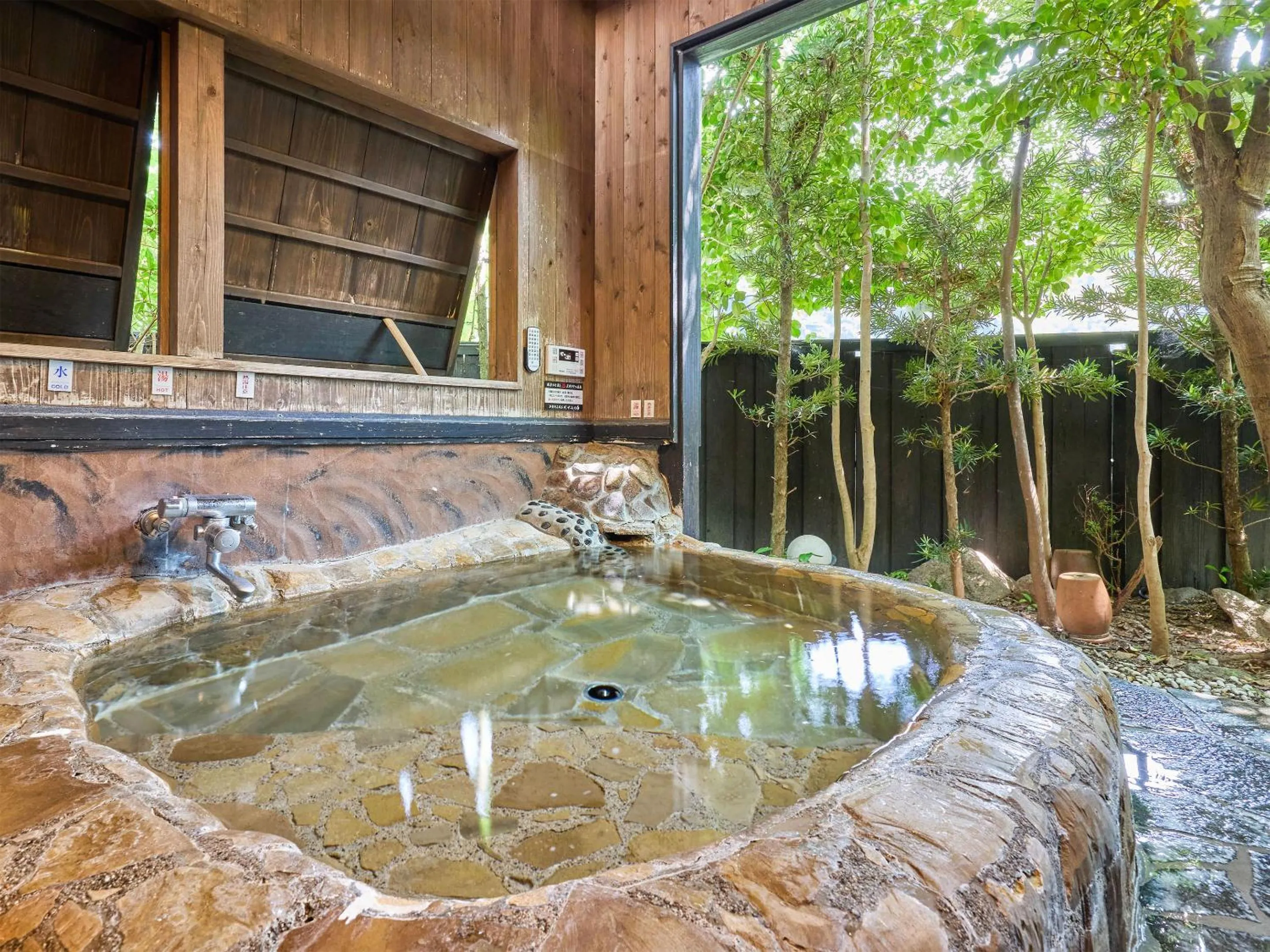 Hot Spring Bath in Oyado Yumechidori