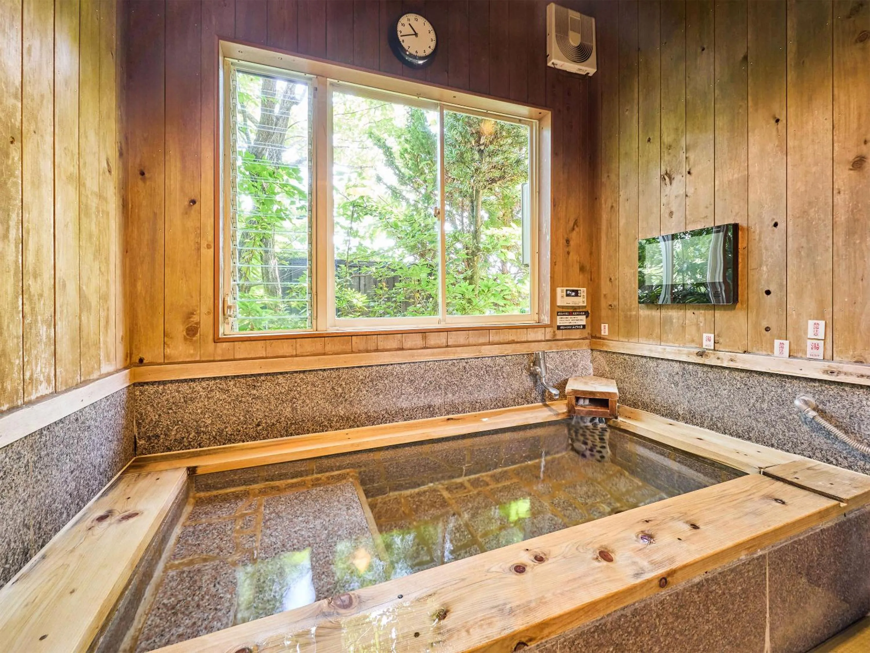 Hot Spring Bath in Oyado Yumechidori