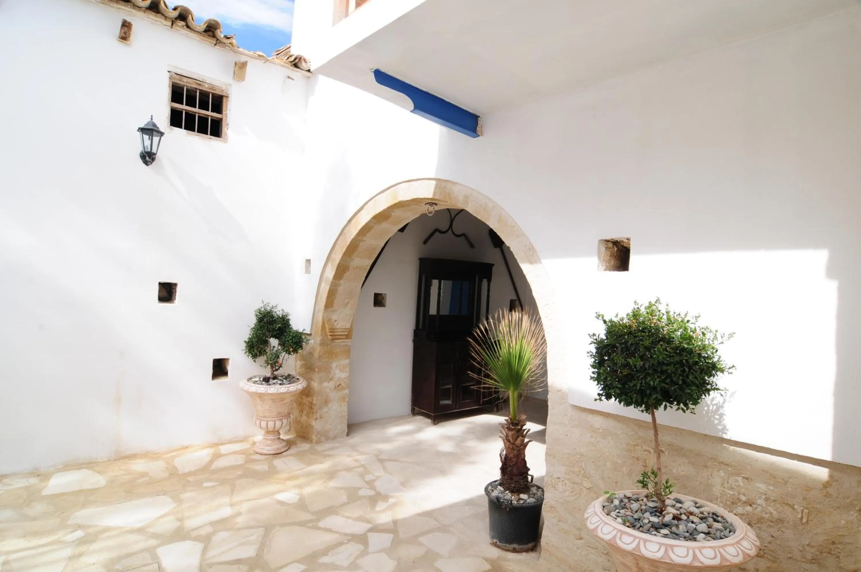 Facade/entrance in Lithos Studios