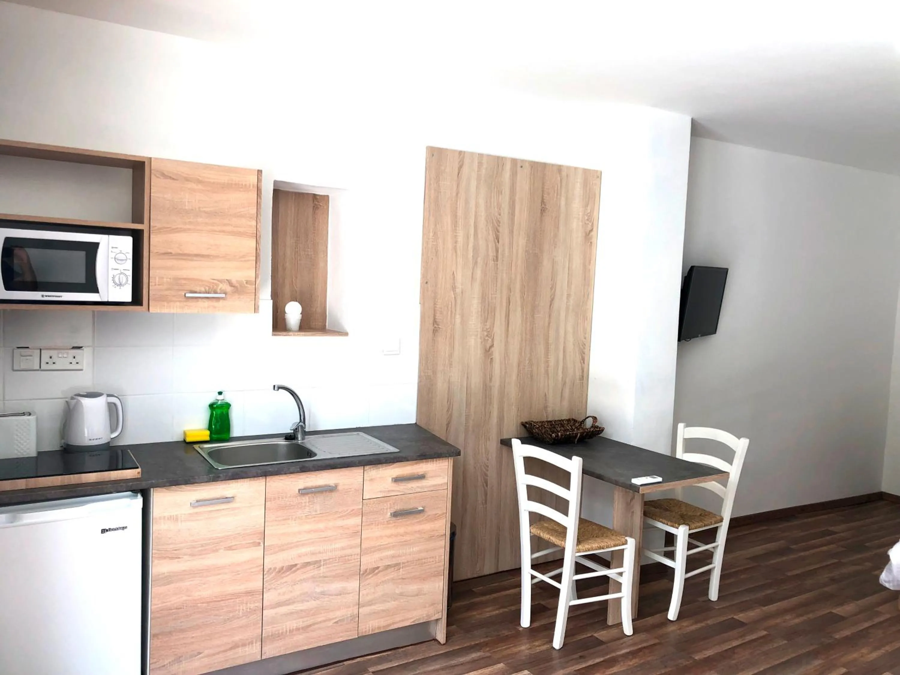 Kitchen or kitchenette in Lithos Studios