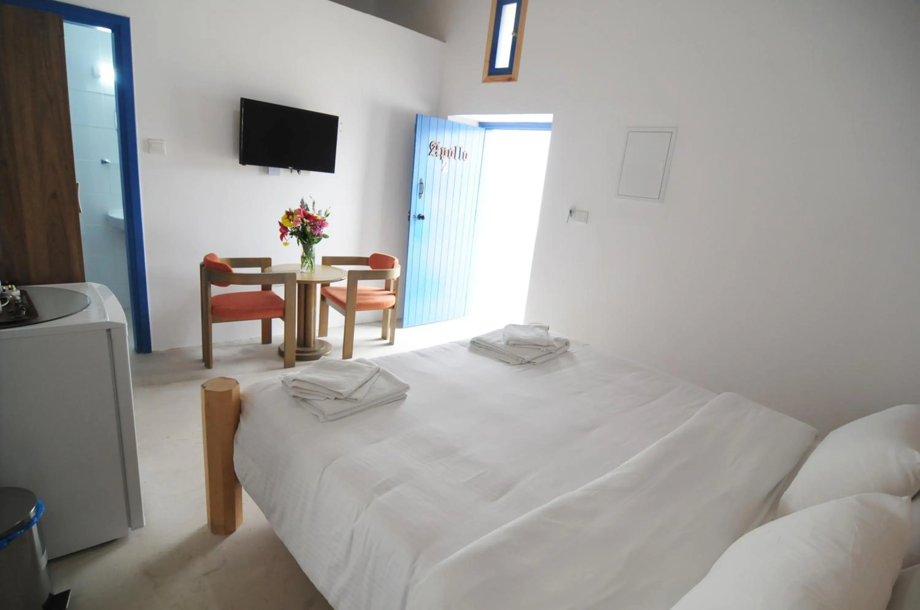 Dining area in Lithos Studios