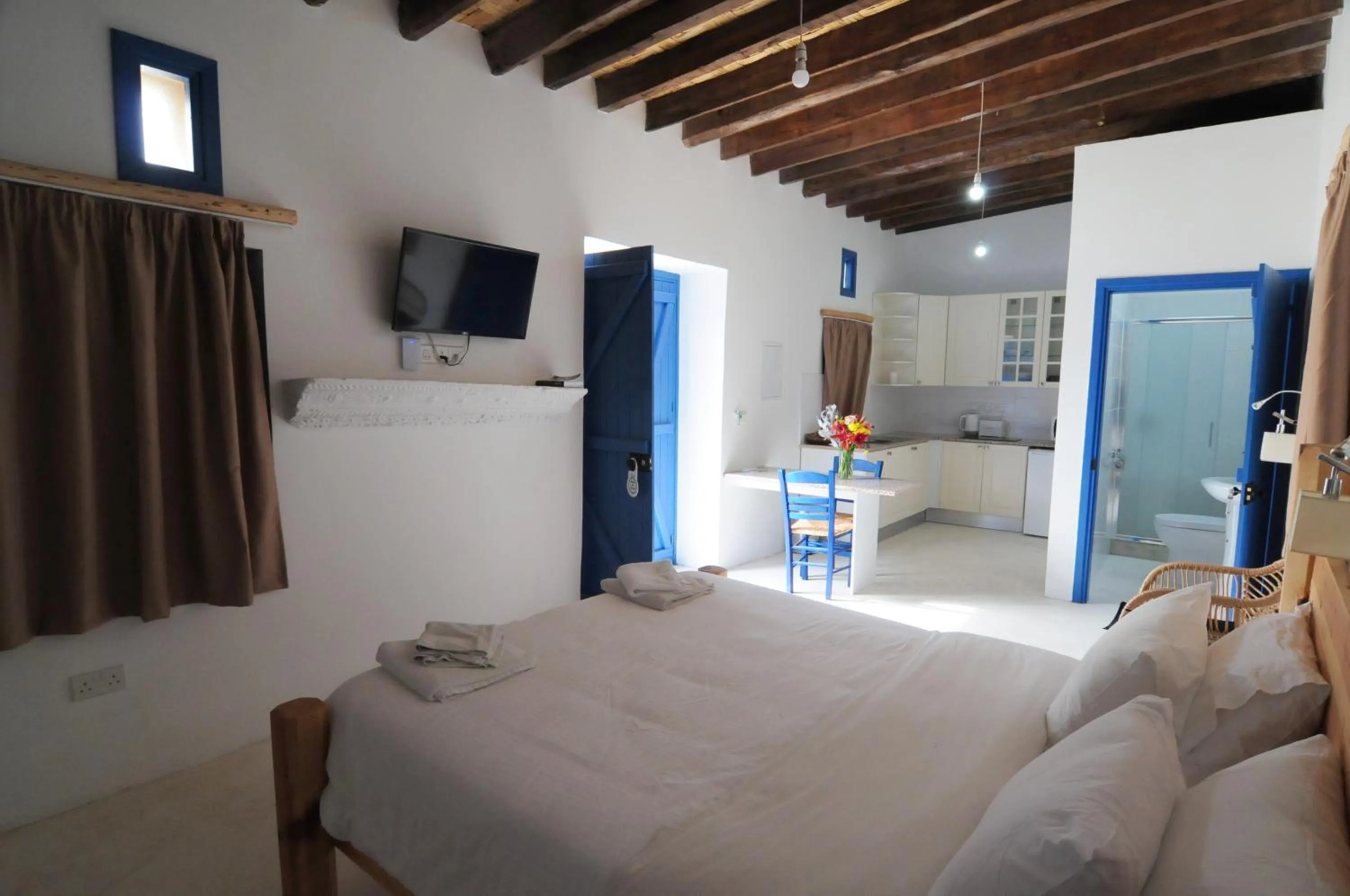 Bathroom in Lithos Studios