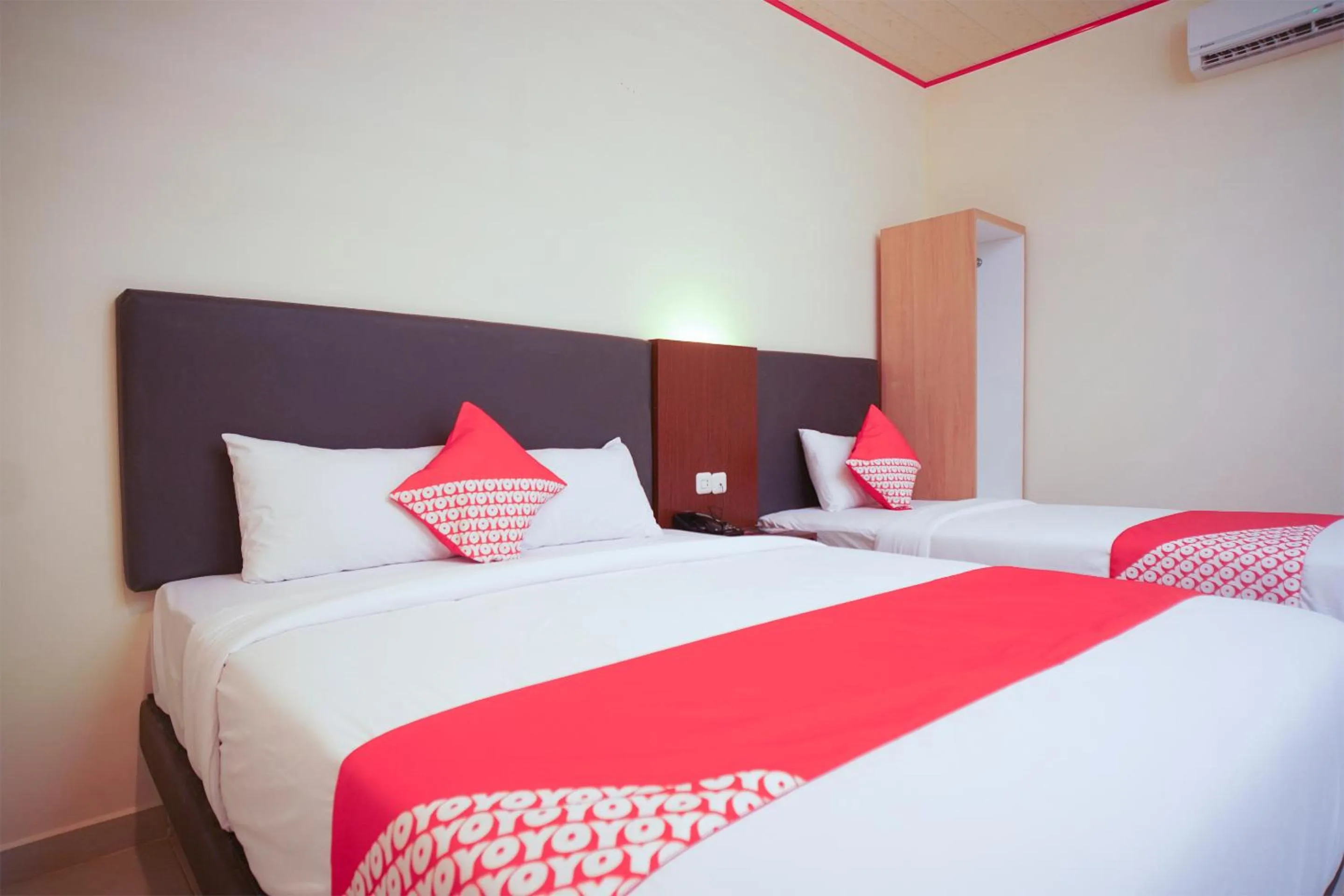 Bedroom in OYO 147 Hotel Winer