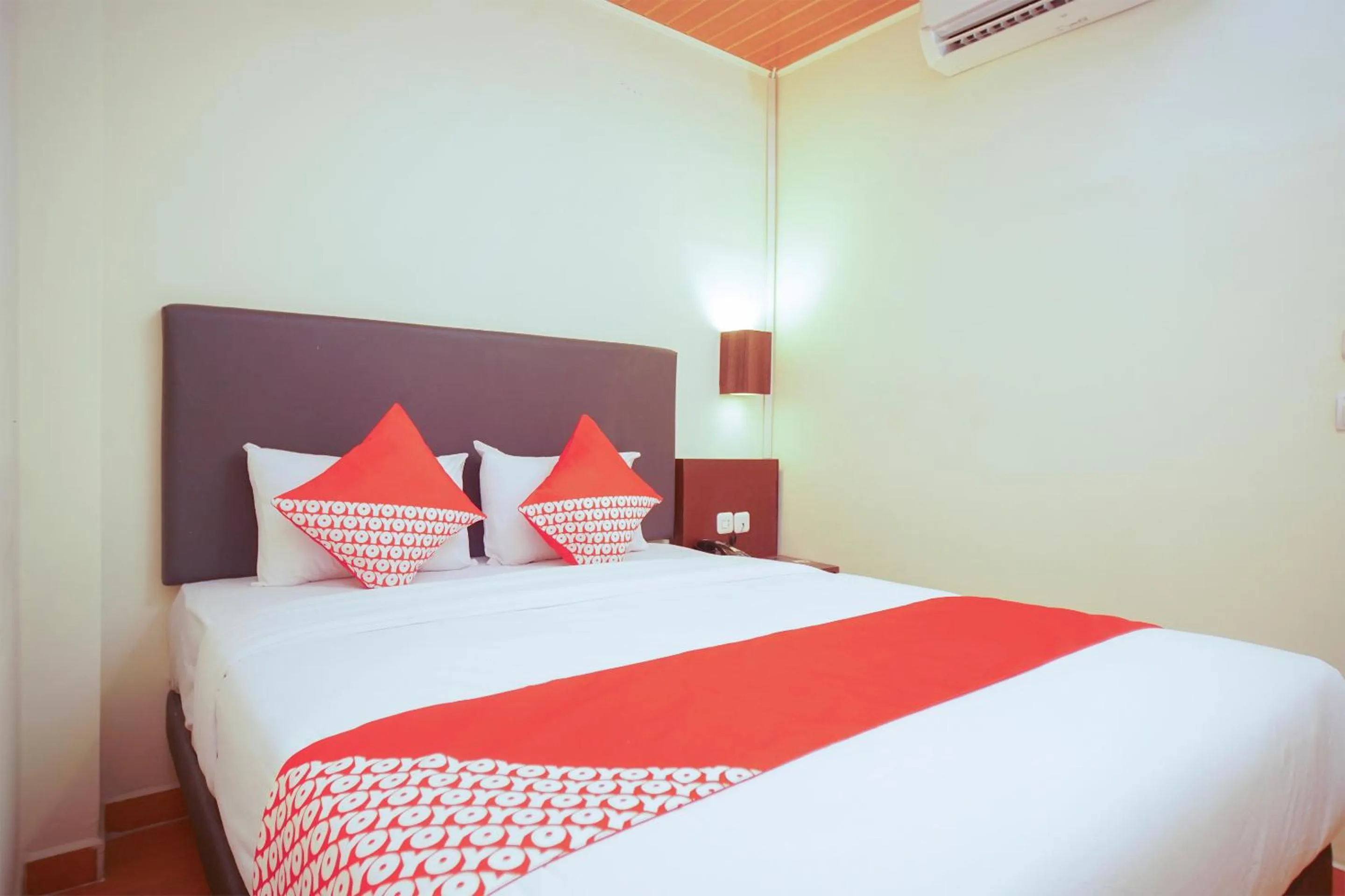 Bedroom in OYO 147 Hotel Winer