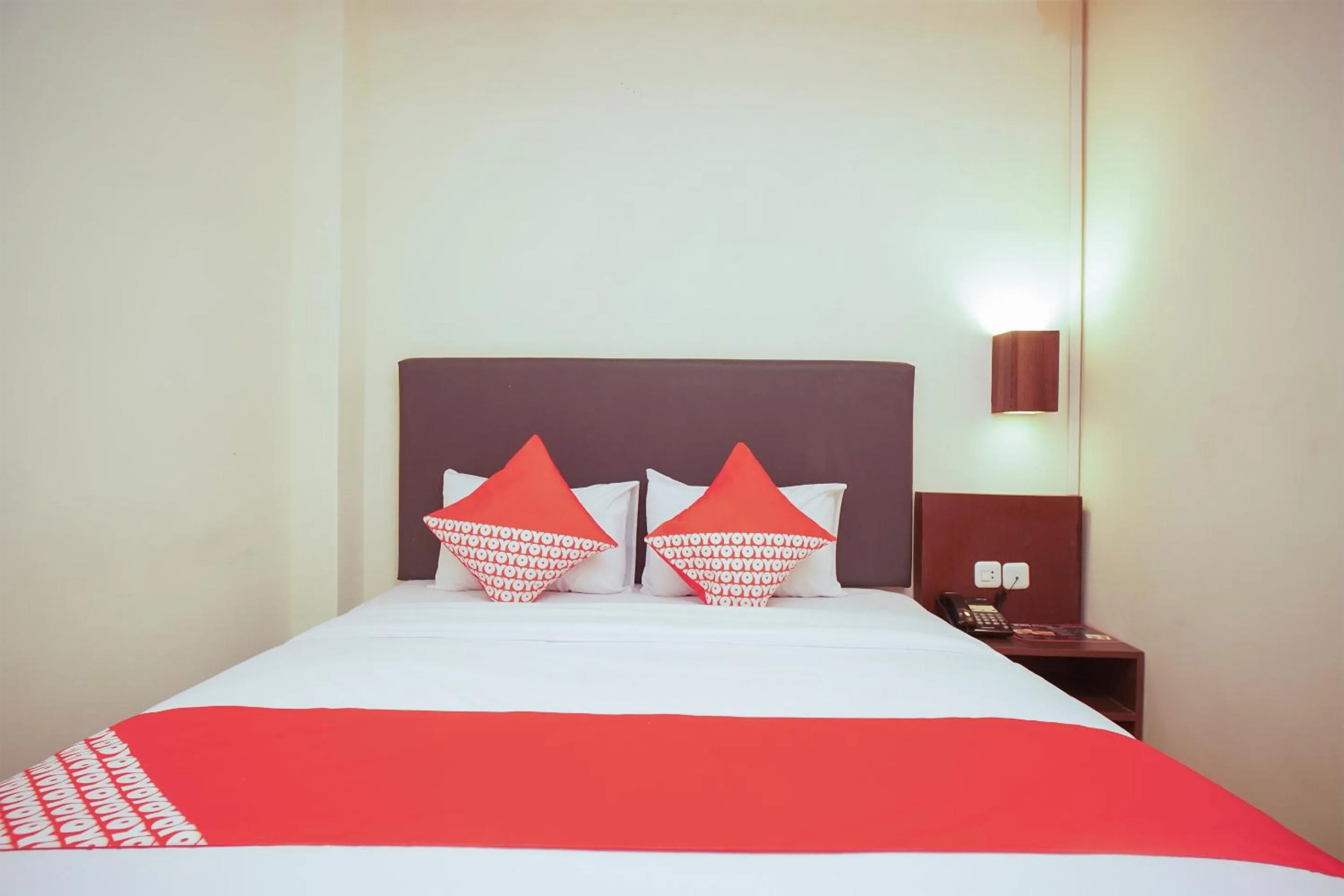 Bed in OYO 147 Hotel Winer