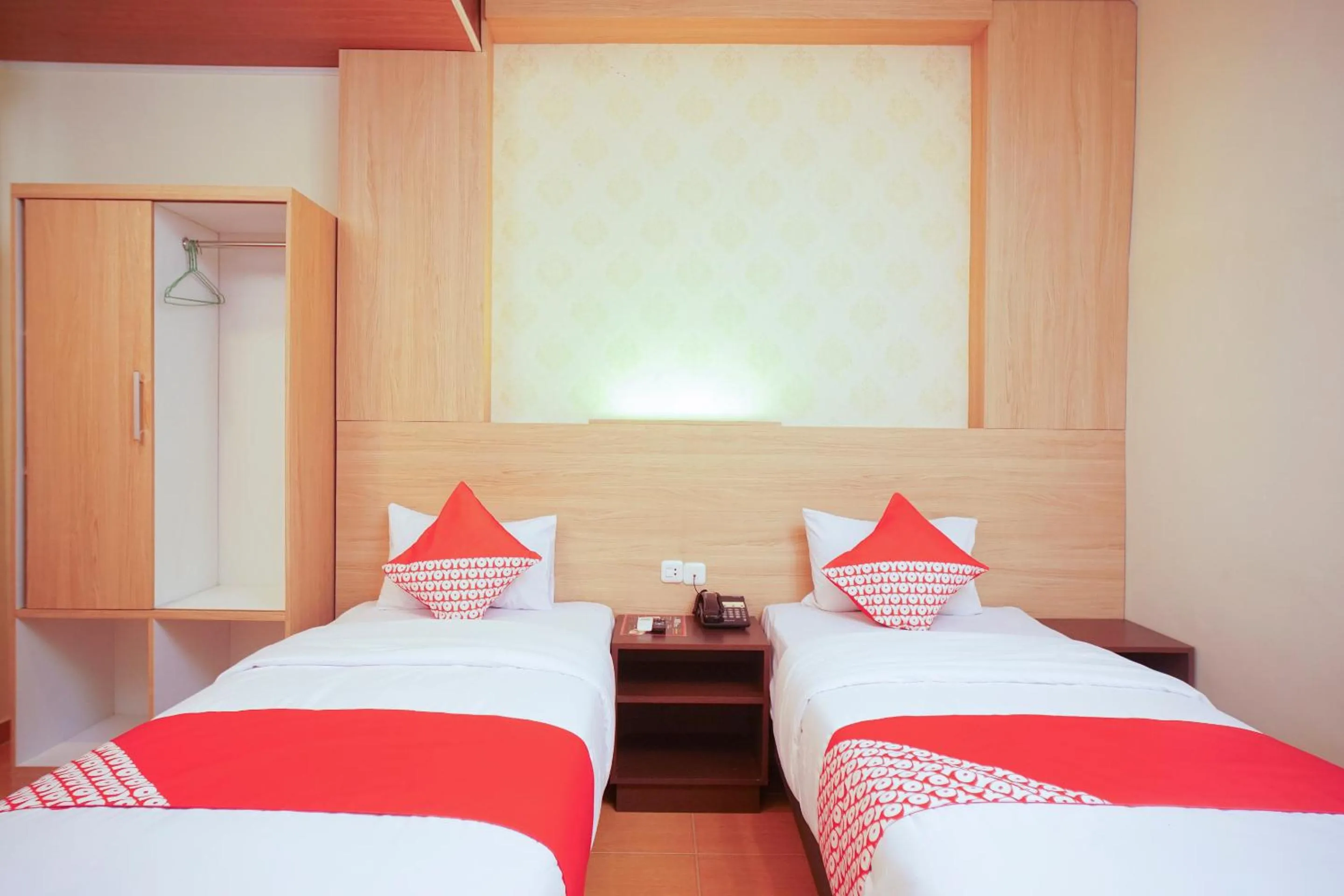 Bedroom in OYO 147 Hotel Winer